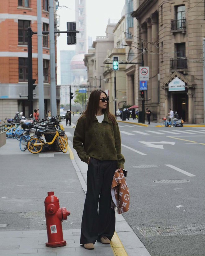 4 mỹ nhân Việt có style thu đông sành điệu nhất: Chị em có cả một cẩm nang mặc đẹp suốt mùa lạnh- Ảnh 6. 4 mỹ nhân Việt có style thu đông sành điệu nhất: Chị em có cả một cẩm nang mặc đẹp suốt mùa lạnh- Ảnh 6.