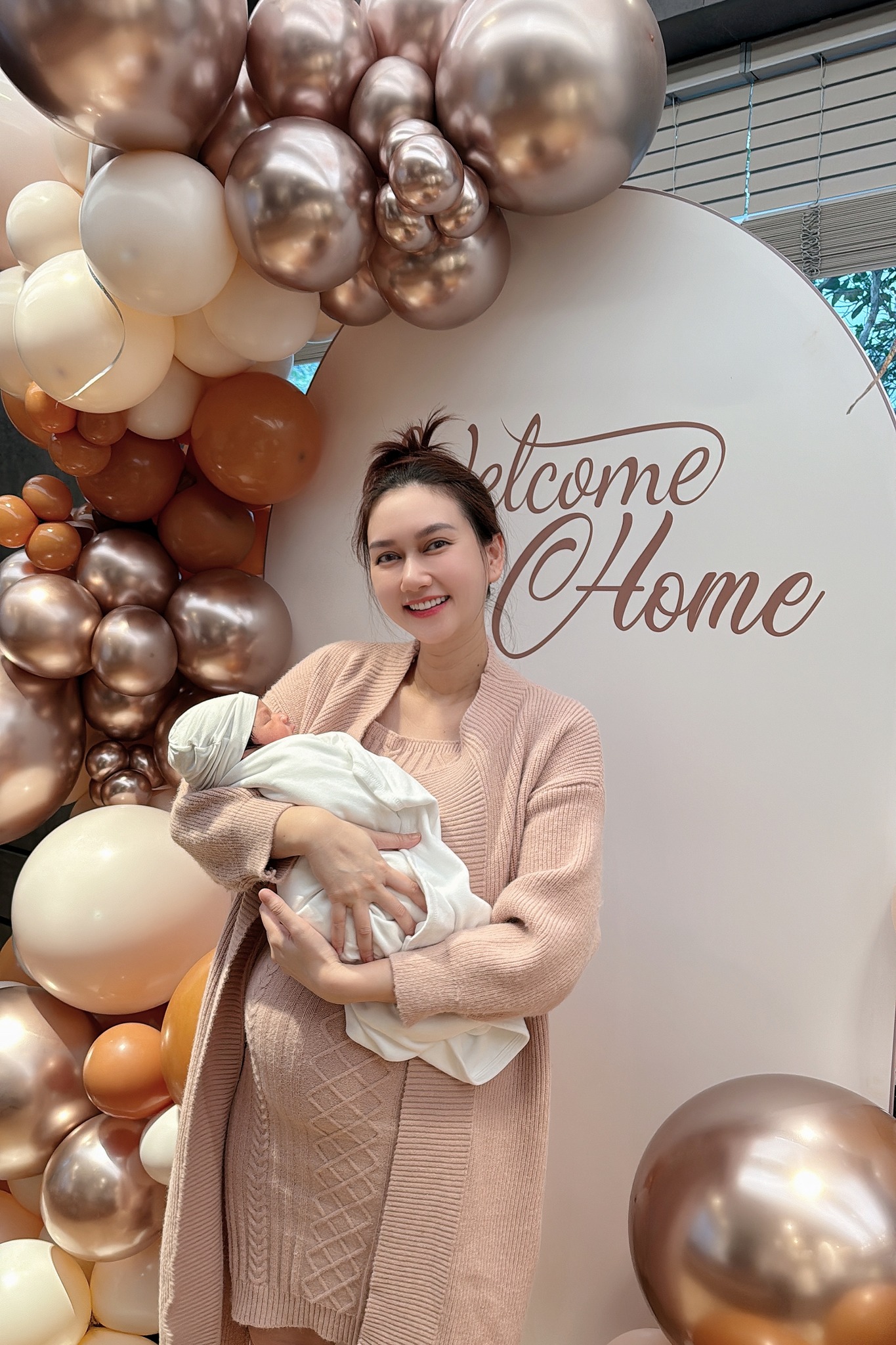 "Mỹ nhân phim giờ vàng VFC" bầu lần 3 với chồng doanh nhân bí ẩn hơn 11 tuổi?- Ảnh 1. "Mỹ nhân phim giờ vàng VFC" bầu lần 3 với chồng doanh nhân bí ẩn hơn 11 tuổi?- Ảnh 1.