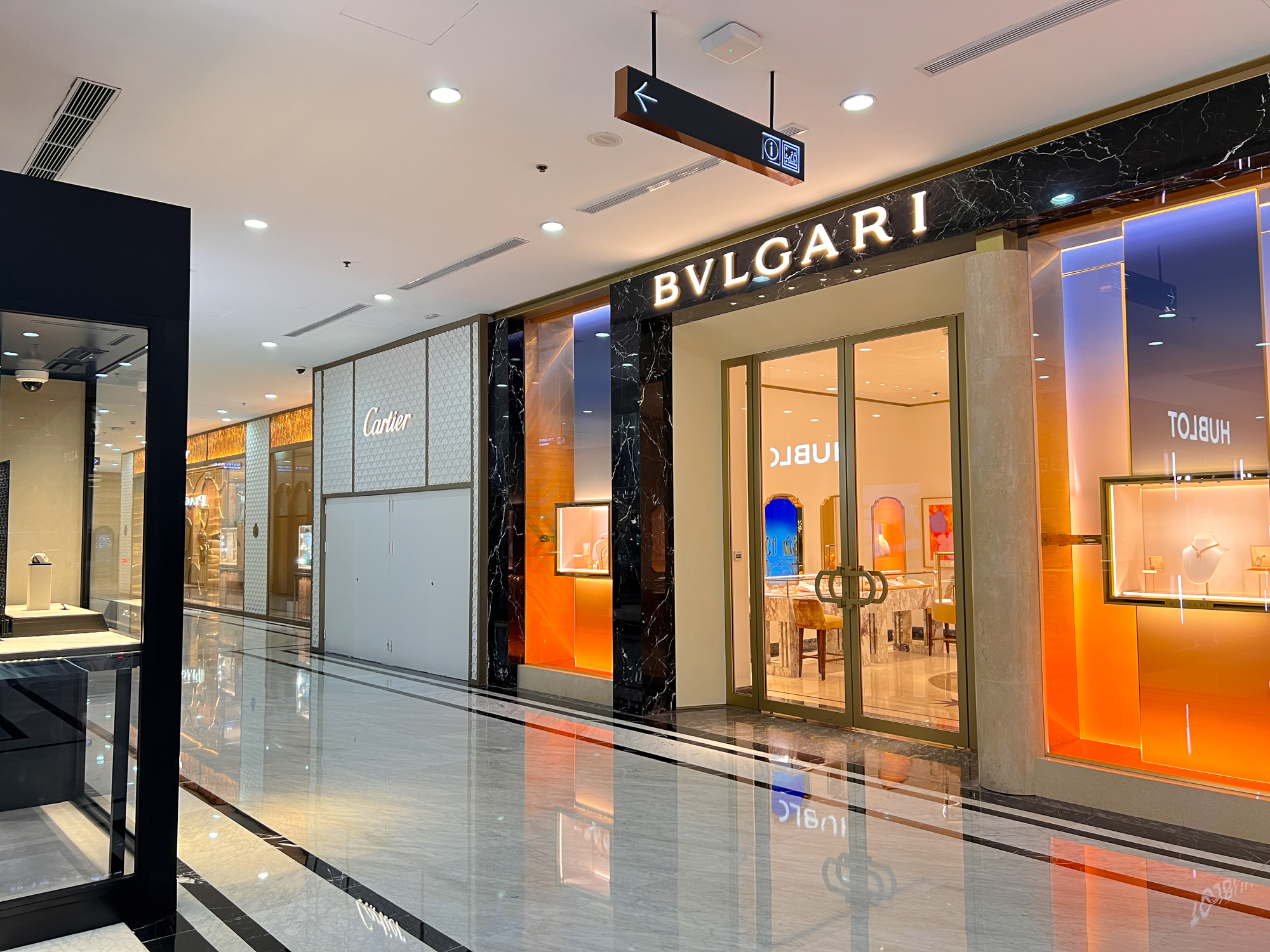 Ngắm tòa nhà đầu tiên kết nối với ga metro: Nơi Hermès, Dior, Bvlgari hội tụ, từng 'nằm trong tay' tỷ phú Phạm Nhật Vượng- Ảnh 6. Ngắm tòa nhà đầu tiên kết nối với ga metro: Nơi Hermès, Dior, Bvlgari hội tụ, từng 'nằm trong tay' tỷ phú Phạm Nhật Vượng- Ảnh 6.