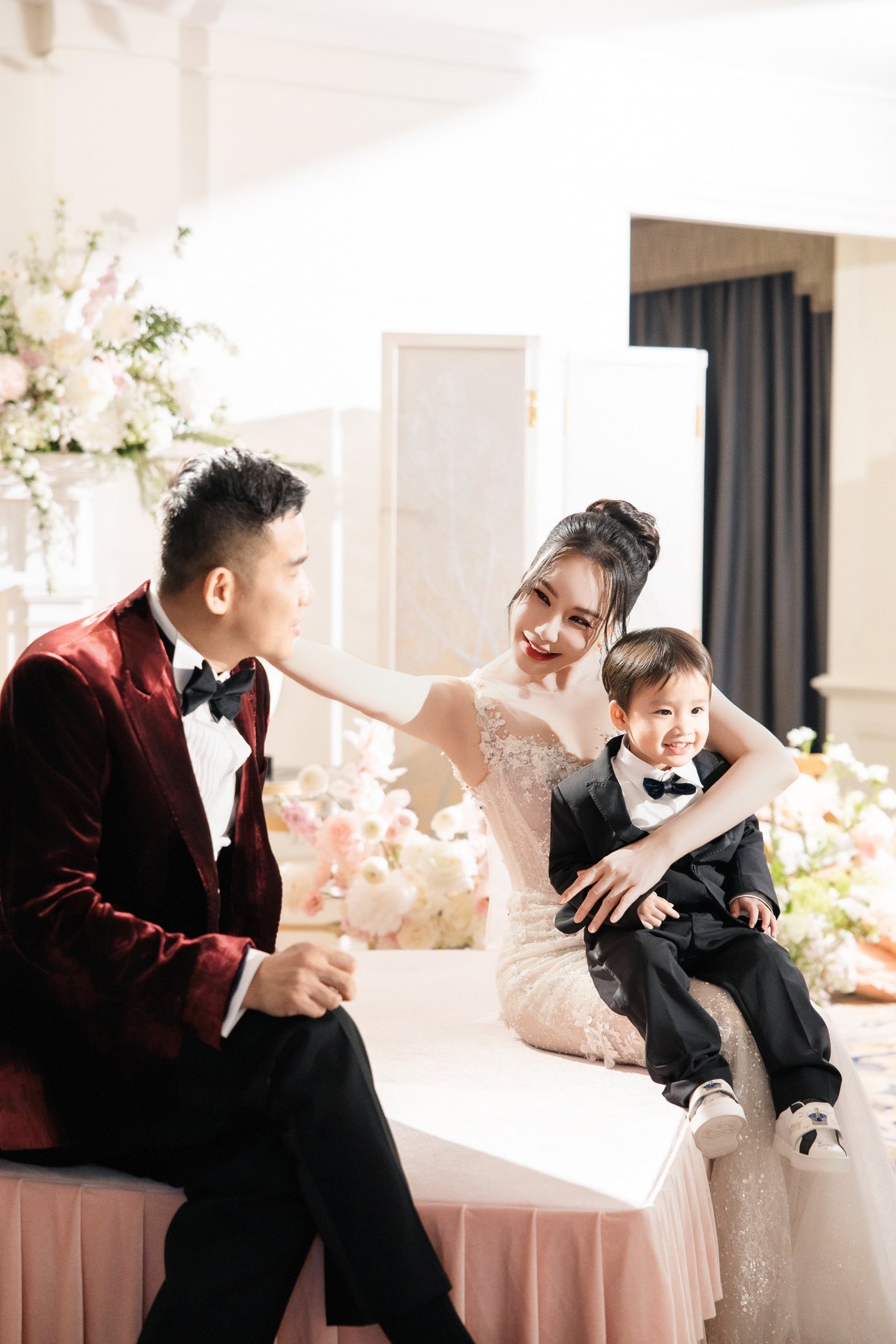 Ngoại hình nữ ca sĩ ở biệt thự 600m2, sở hữu nhà từ Nam ra Bắc, 45 tuổi kết hôn, lần đầu công khai có con- Ảnh 10. Ngoại hình nữ ca sĩ ở biệt thự 600m2, sở hữu nhà từ Nam ra Bắc, 45 tuổi kết hôn, lần đầu công khai có con- Ảnh 10.