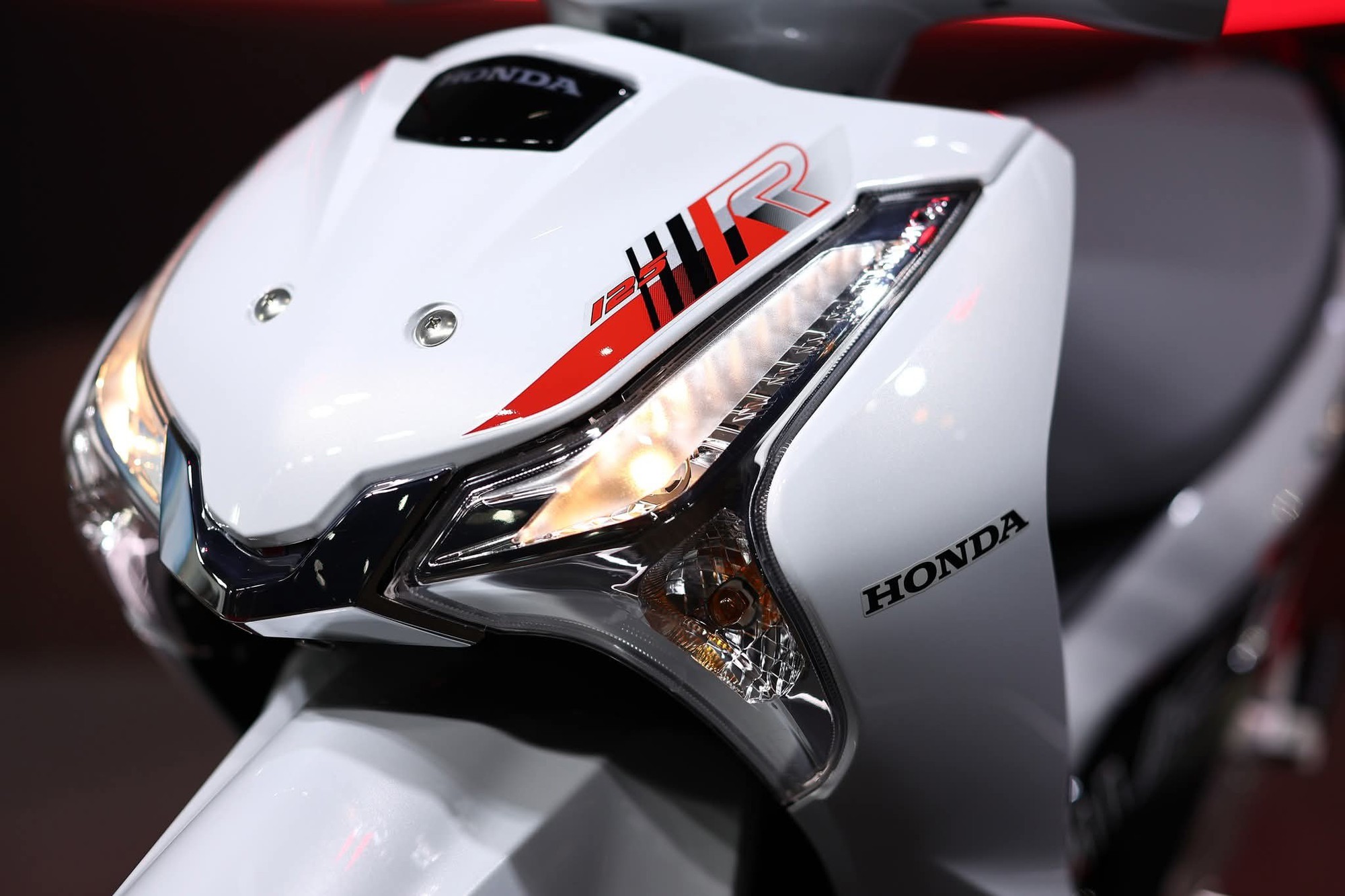 Honda Wave 125 bản mới cực đẹp bất ngờ về đại lý Việt: Xịn hơn Future, siêu tiết kiệm xăng 1,46L/100km- Ảnh 11. Honda Wave 125 bản mới cực đẹp bất ngờ về đại lý Việt: Xịn hơn Future, siêu tiết kiệm xăng 1,46L/100km- Ảnh 11.