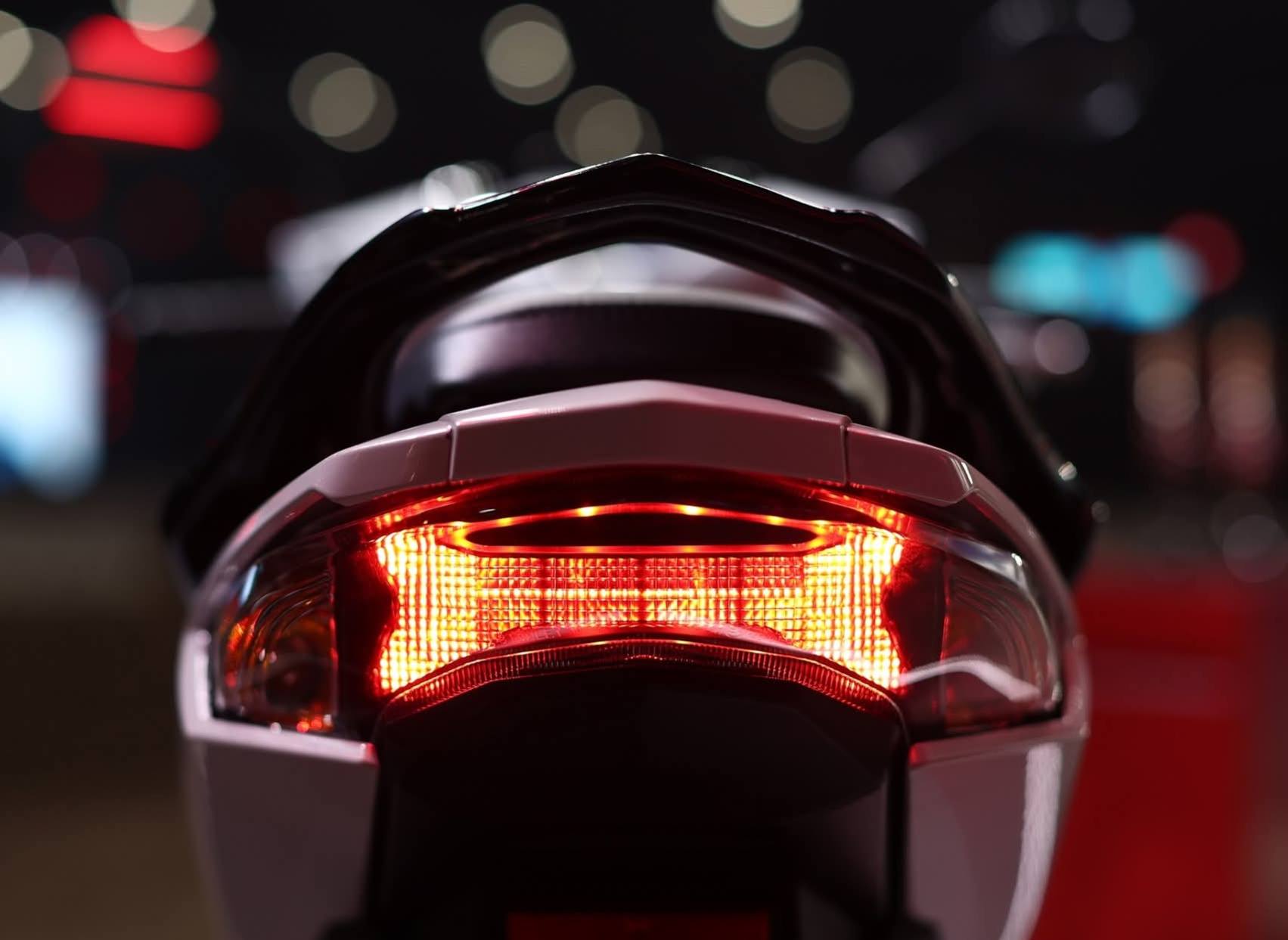 Honda Wave 125 bản mới cực đẹp bất ngờ về đại lý Việt: Xịn hơn Future, siêu tiết kiệm xăng 1,46L/100km- Ảnh 12. Honda Wave 125 bản mới cực đẹp bất ngờ về đại lý Việt: Xịn hơn Future, siêu tiết kiệm xăng 1,46L/100km- Ảnh 12.