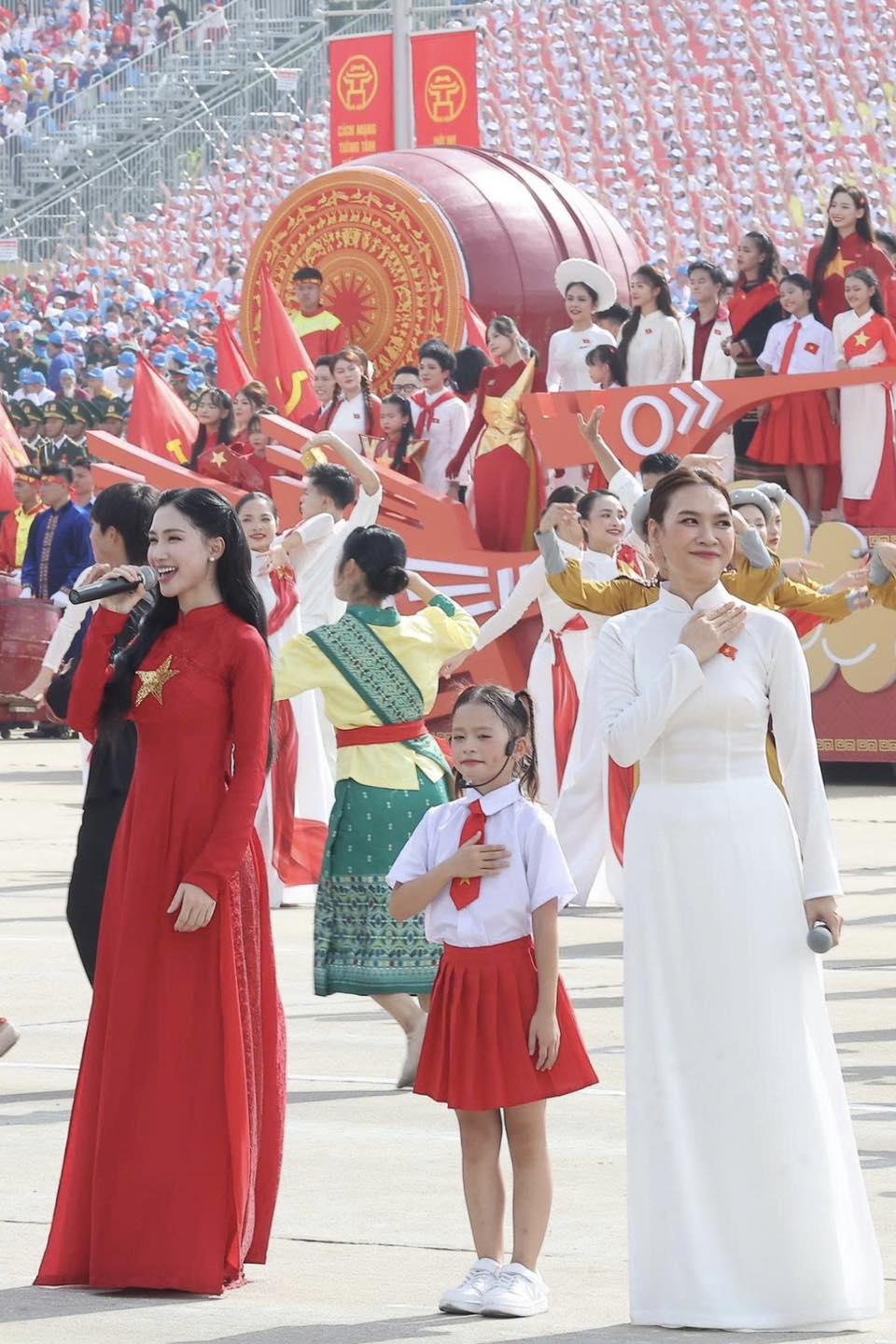 Bé gái 7 tuổi cực đắt show nhờ song ca với Mỹ Tâm tại Đại lễ 2/9- Ảnh 1. Bé gái 7 tuổi cực đắt show nhờ song ca với Mỹ Tâm tại Đại lễ 2/9- Ảnh 1.