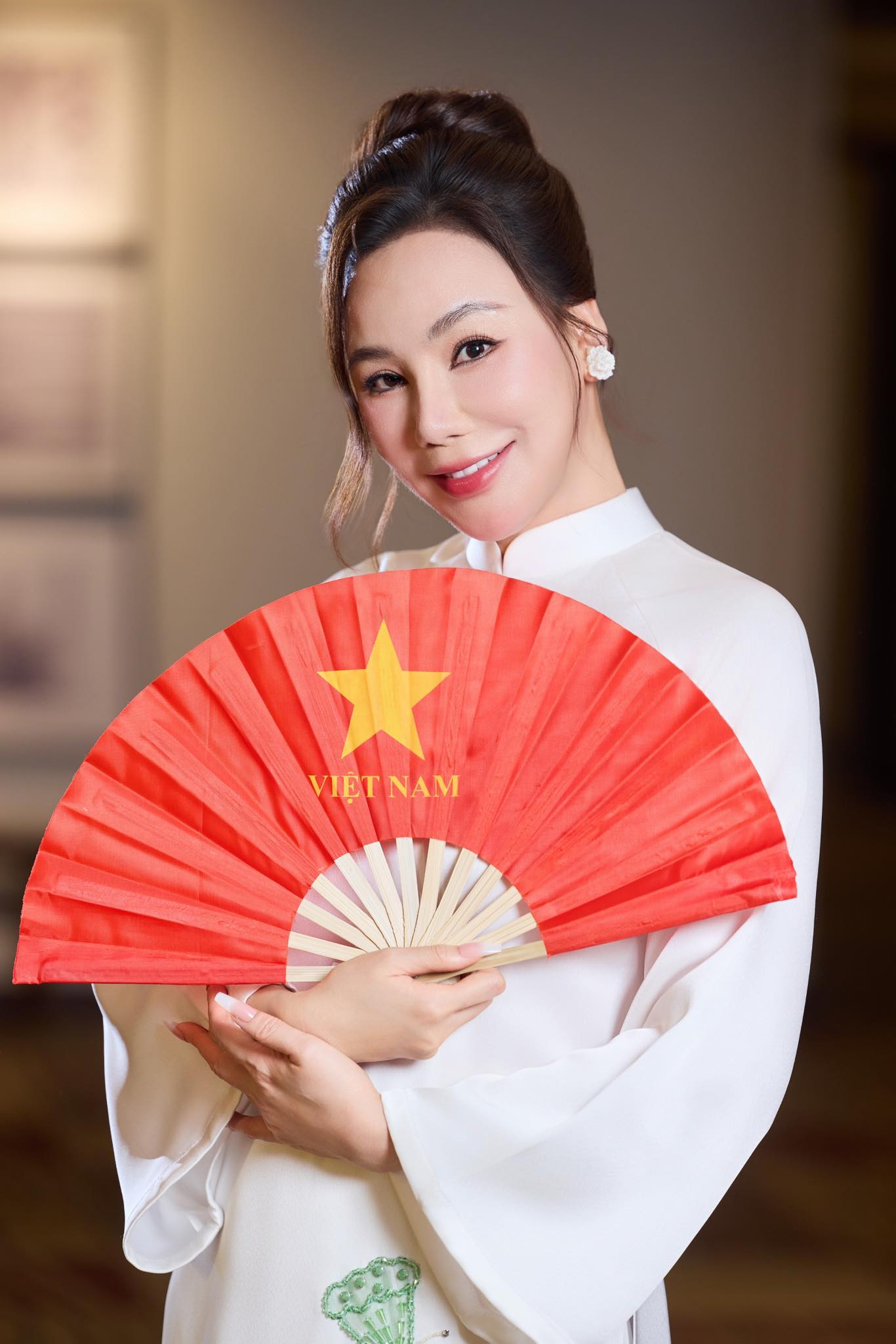 Ngoại hình nữ ca sĩ ở biệt thự 600m2, sở hữu nhà từ Nam ra Bắc, 45 tuổi kết hôn, lần đầu công khai có con- Ảnh 6. Ngoại hình nữ ca sĩ ở biệt thự 600m2, sở hữu nhà từ Nam ra Bắc, 45 tuổi kết hôn, lần đầu công khai có con- Ảnh 6.