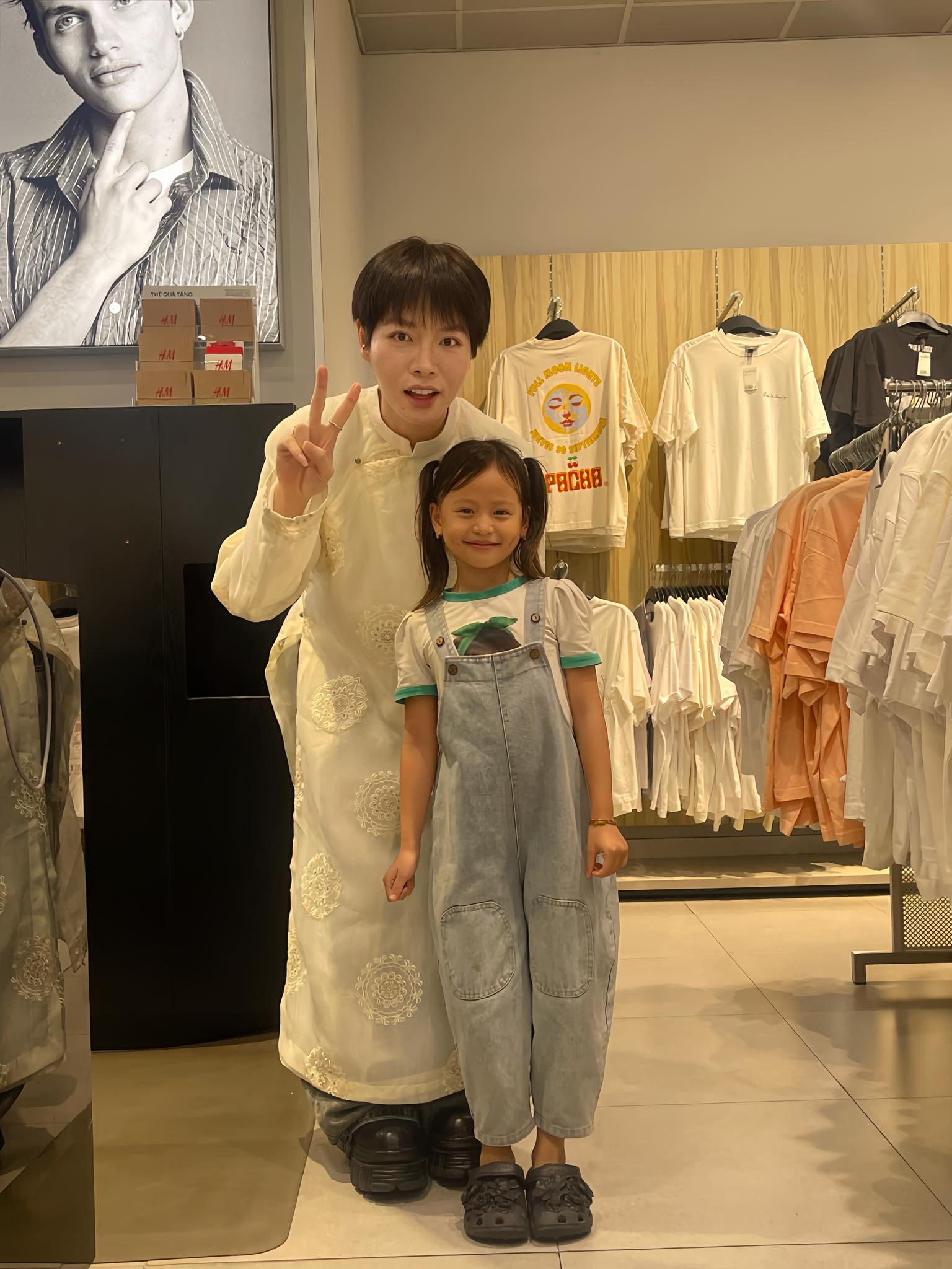 Bé gái 7 tuổi cực đắt show nhờ song ca với Mỹ Tâm tại Đại lễ 2/9- Ảnh 5. Bé gái 7 tuổi cực đắt show nhờ song ca với Mỹ Tâm tại Đại lễ 2/9- Ảnh 5.