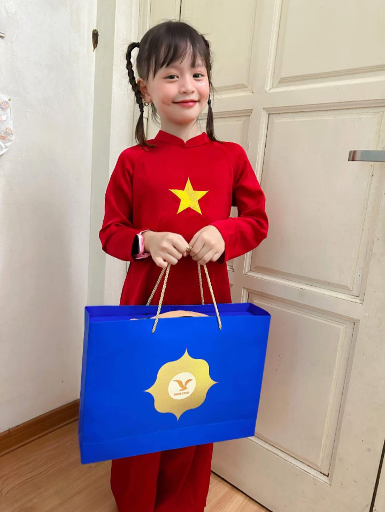 Bé gái 7 tuổi cực đắt show nhờ song ca với Mỹ Tâm tại Đại lễ 2/9- Ảnh 9. Bé gái 7 tuổi cực đắt show nhờ song ca với Mỹ Tâm tại Đại lễ 2/9- Ảnh 9.