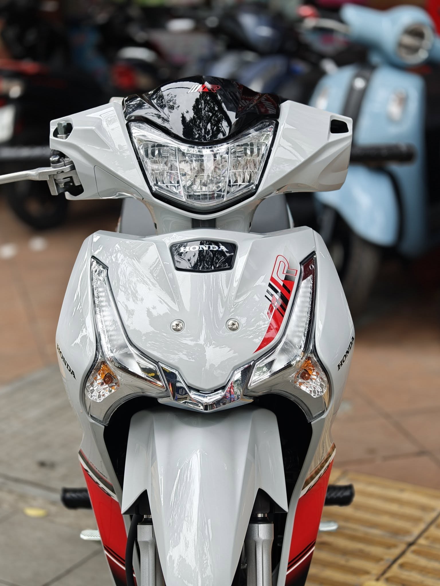 Honda Wave 125 bản mới cực đẹp bất ngờ về đại lý Việt: Xịn hơn Future, siêu tiết kiệm xăng 1,46L/100km- Ảnh 6. Honda Wave 125 bản mới cực đẹp bất ngờ về đại lý Việt: Xịn hơn Future, siêu tiết kiệm xăng 1,46L/100km- Ảnh 6.