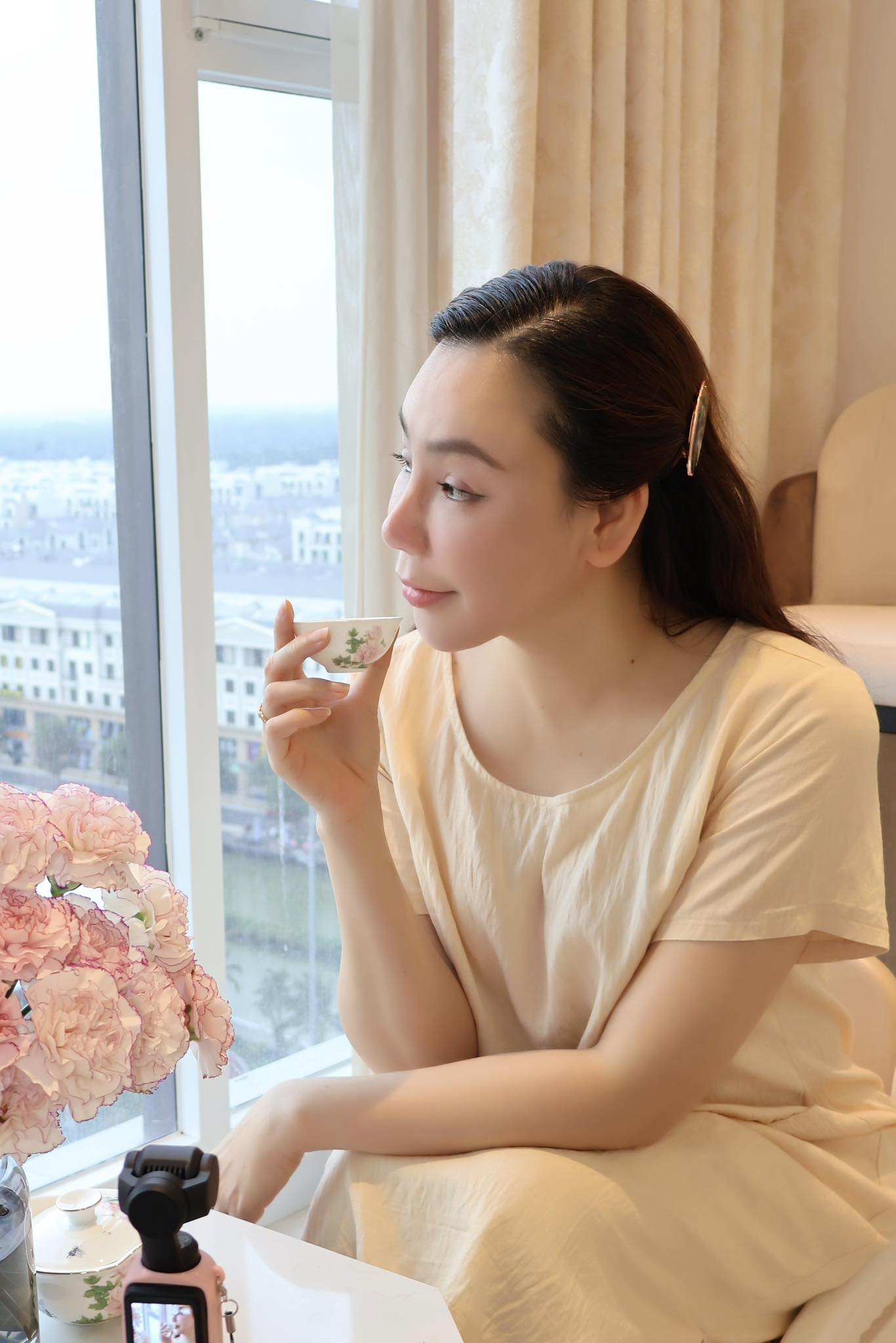 Ngoại hình nữ ca sĩ ở biệt thự 600m2, sở hữu nhà từ Nam ra Bắc, 45 tuổi kết hôn, lần đầu công khai có con- Ảnh 9. Ngoại hình nữ ca sĩ ở biệt thự 600m2, sở hữu nhà từ Nam ra Bắc, 45 tuổi kết hôn, lần đầu công khai có con- Ảnh 9.