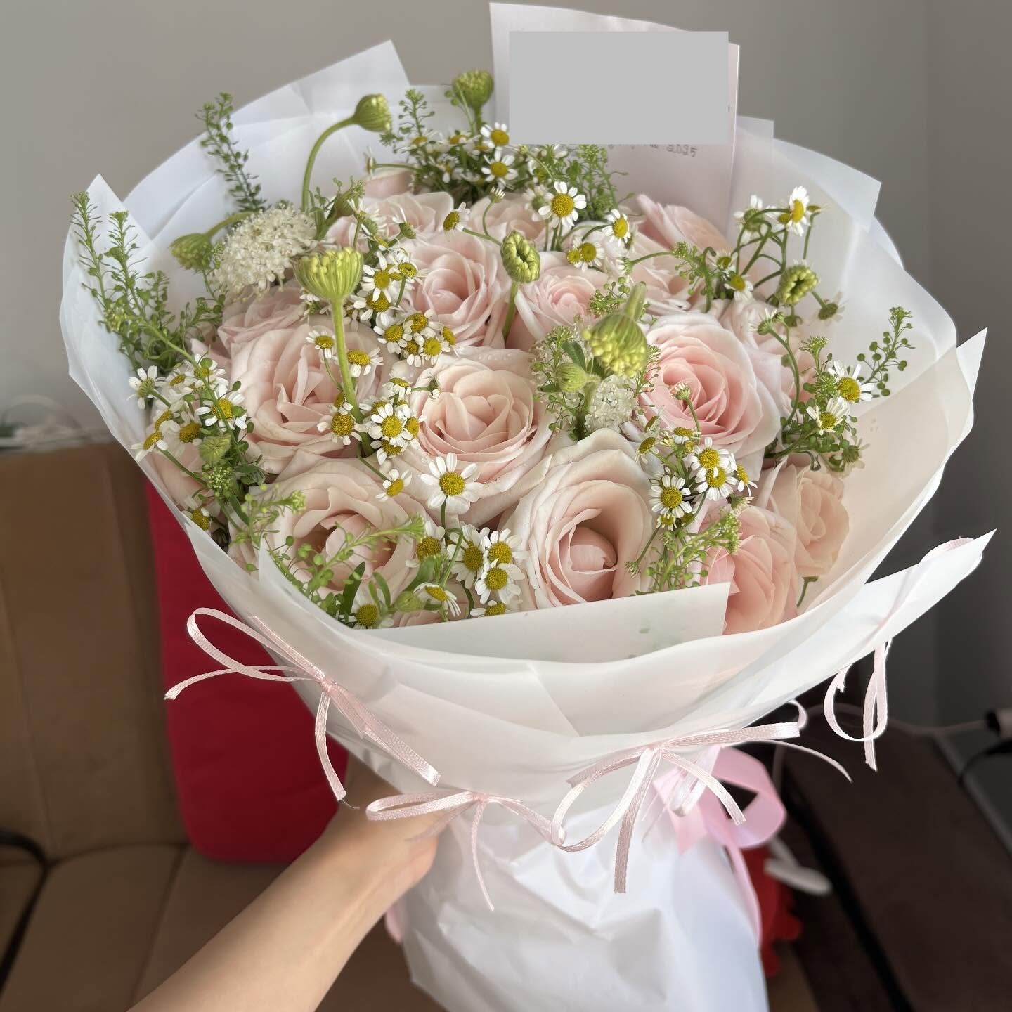 Bó hoa 1,5 triệu thiếu 7 bông bỗng trở thành bài kiểm tra EQ căng nhất hiện tại- Ảnh 1.