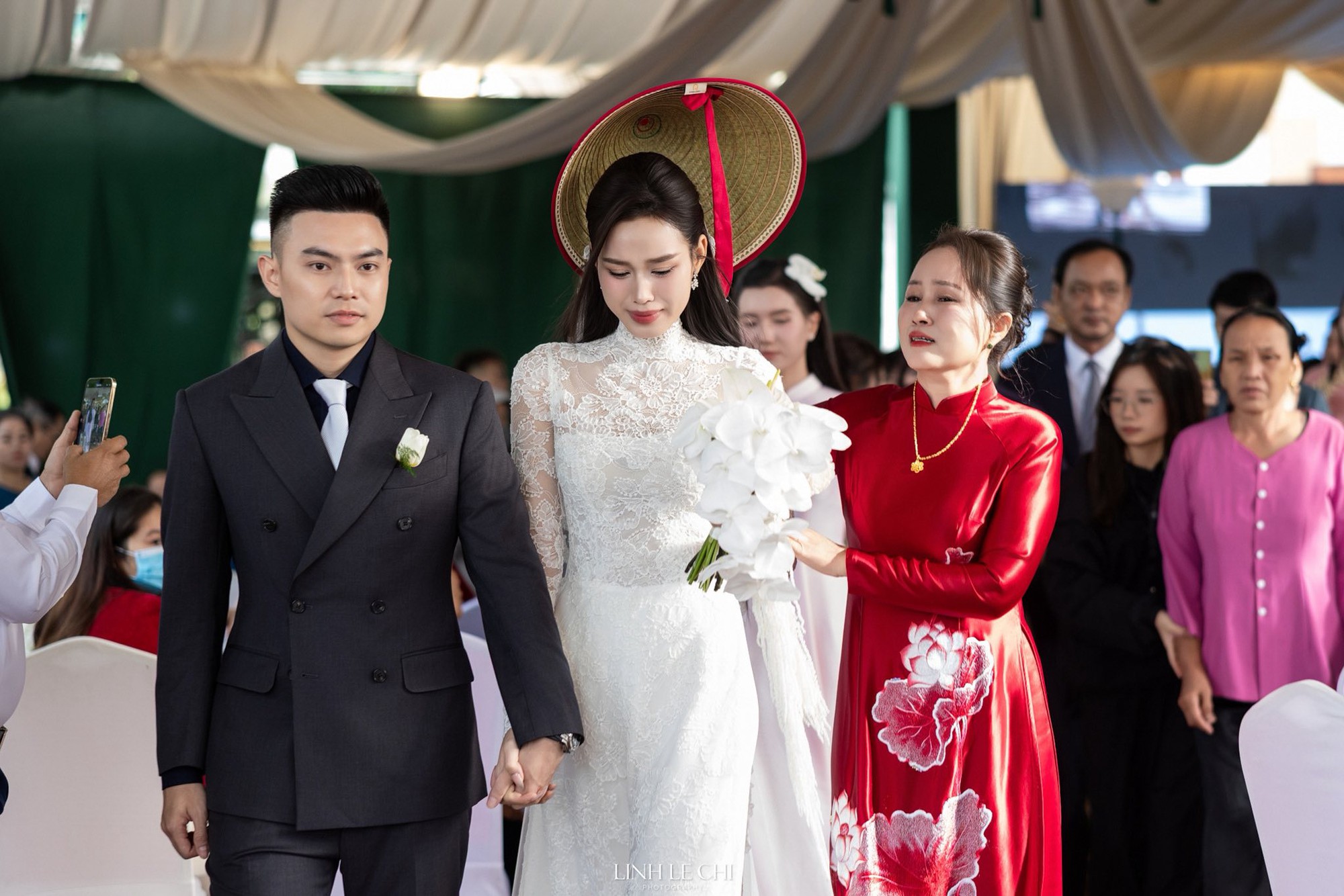 Mẹ chồng tập đoàn Sơn Hải mang đến 1 món đồ khiến con dâu Đỗ Hà Mẹ chồng tập đoàn Sơn Hải mang đến 1 món đồ khiến con dâu Đỗ Hà
