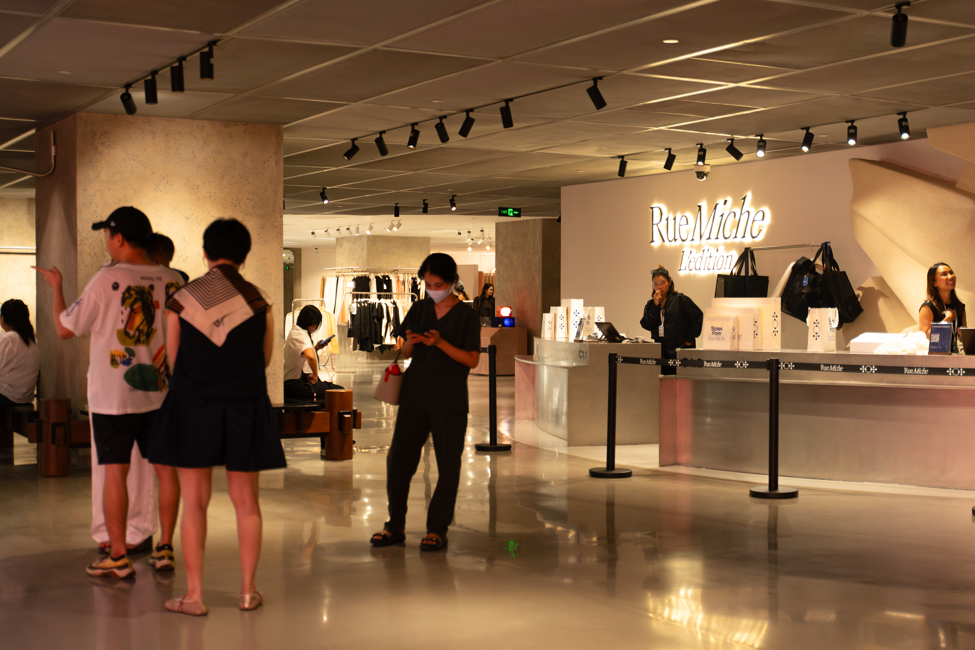 Ngắm tòa nhà đầu tiên kết nối với ga metro: Nơi Hermès, Dior, Bvlgari hội tụ, từng 'nằm trong tay' tỷ phú Phạm Nhật Vượng- Ảnh 7. Ngắm tòa nhà đầu tiên kết nối với ga metro: Nơi Hermès, Dior, Bvlgari hội tụ, từng 'nằm trong tay' tỷ phú Phạm Nhật Vượng- Ảnh 7.