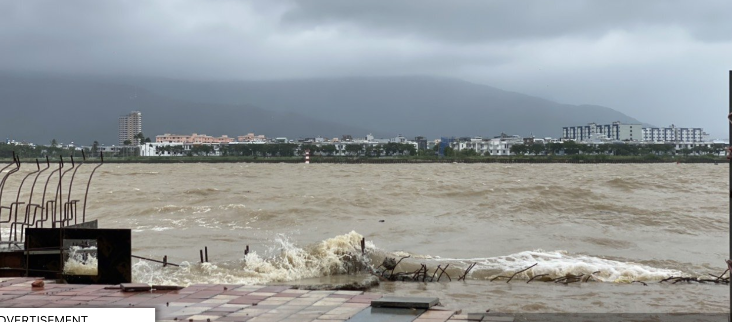 Hiện tượng lạ nước sông Hàn ở Đà Nẵng chảy ngược trước bão số 12: Vì sao?- Ảnh 1. Hiện tượng lạ nước sông Hàn ở Đà Nẵng chảy ngược trước bão số 12: Vì sao?- Ảnh 1.