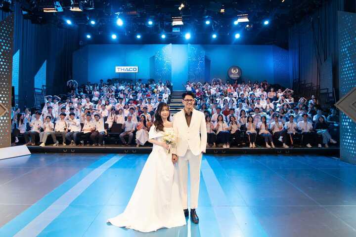 Cặp đôi nên duyên từ 'Đường lên đỉnh Olympia', chụp ảnh cưới tại sân khấu xưa- Ảnh 1. Cặp đôi nên duyên từ 'Đường lên đỉnh Olympia', chụp ảnh cưới tại sân khấu xưa- Ảnh 1.