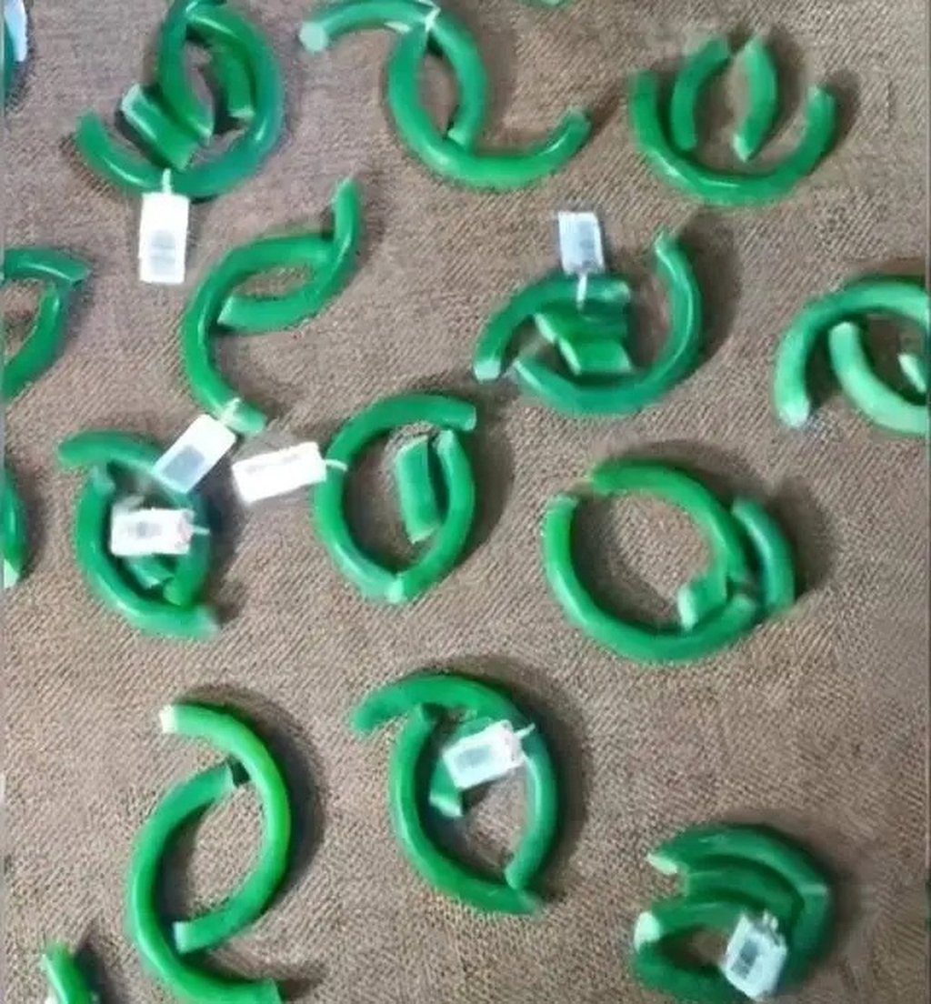 Nhân viên trẻ lỡ tay làm vỡ 30 chiếc vòng ngọc bích quý, giá 3,7 tỷ đồng, ông chủ phản ứng bất ngờ- Ảnh 1. Nhân viên trẻ lỡ tay làm vỡ 30 chiếc vòng ngọc bích quý, giá 3,7 tỷ đồng, ông chủ phản ứng bất ngờ- Ảnh 1.