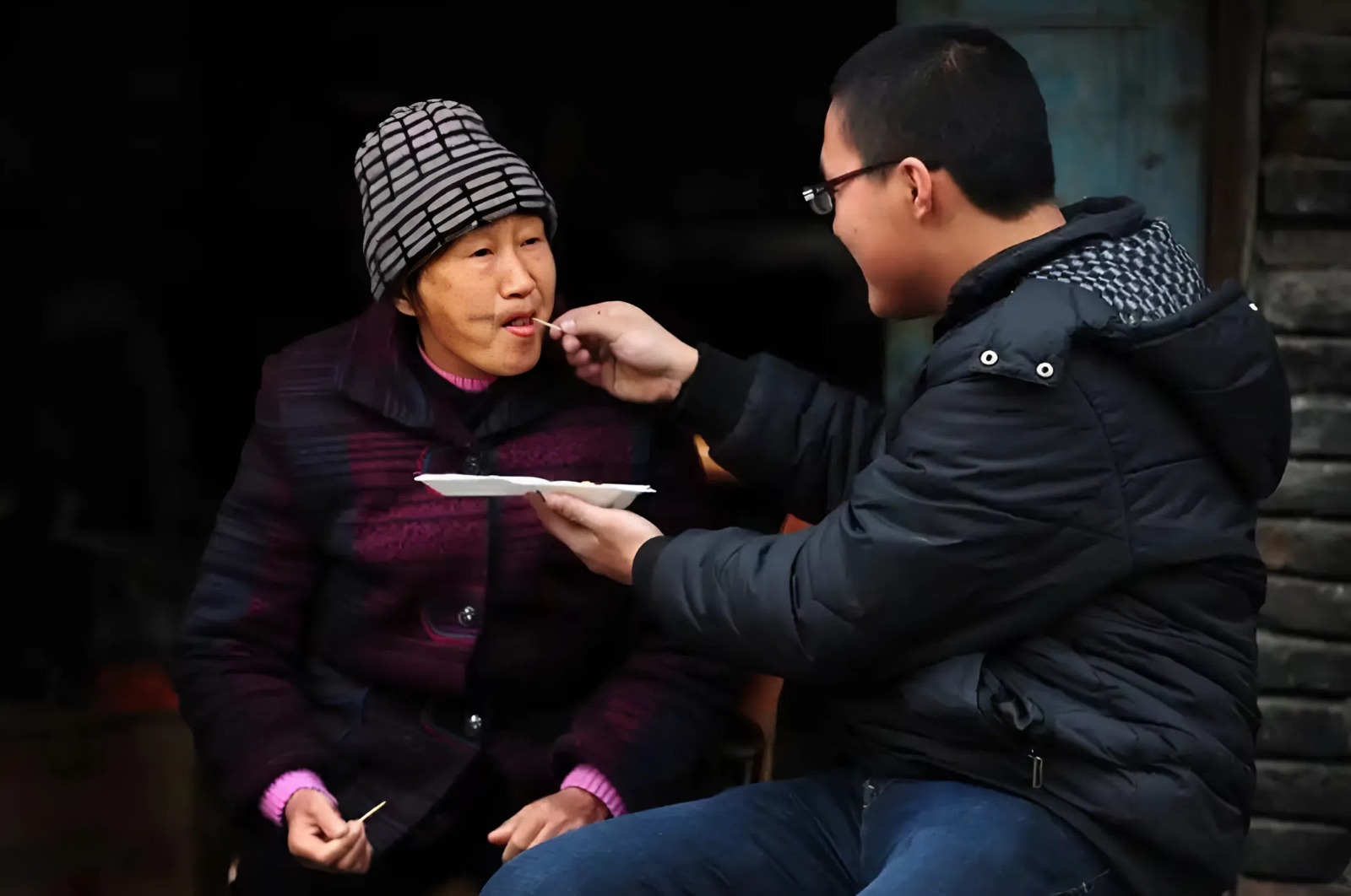 Con cái hiếu thảo thật hay giả dối? Cha mẹ chỉ cần nhìn vào 3 điều sau là rõ mười mươi!- Ảnh 1.