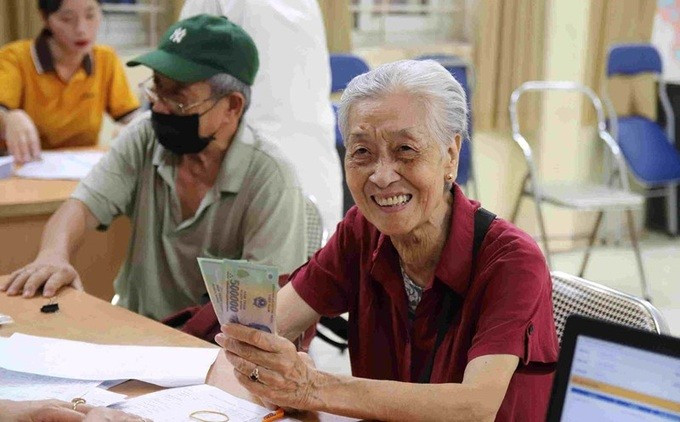 Tăng trợ cấp nghỉ hưu gấp 4 lần, ai được hưởng?- Ảnh 1. Tăng trợ cấp nghỉ hưu gấp 4 lần, ai được hưởng?- Ảnh 1.