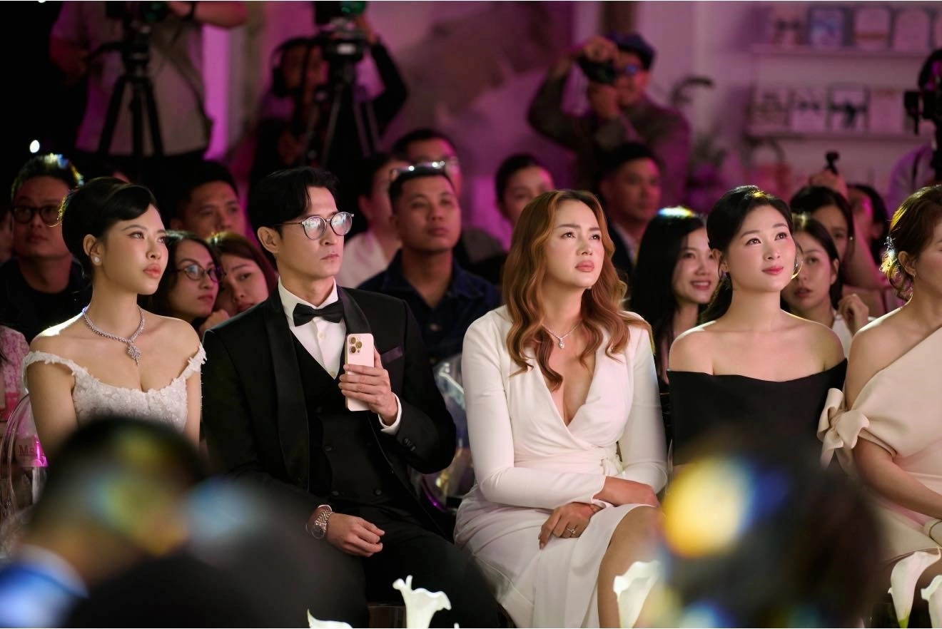 Á hậu Việt không cưới, sinh con với nam diễn viên 1 đời vợ, ở 12 năm rồi chia tay, cuộc sống ra sao?- Ảnh 3. Á hậu Việt không cưới, sinh con với nam diễn viên 1 đời vợ, ở 12 năm rồi chia tay, cuộc sống ra sao?- Ảnh 3.