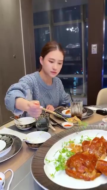 Bữa ăn 100 triệu đồng của Hà Siêu Liên- Ảnh 2. Bữa ăn 100 triệu đồng của Hà Siêu Liên- Ảnh 2.