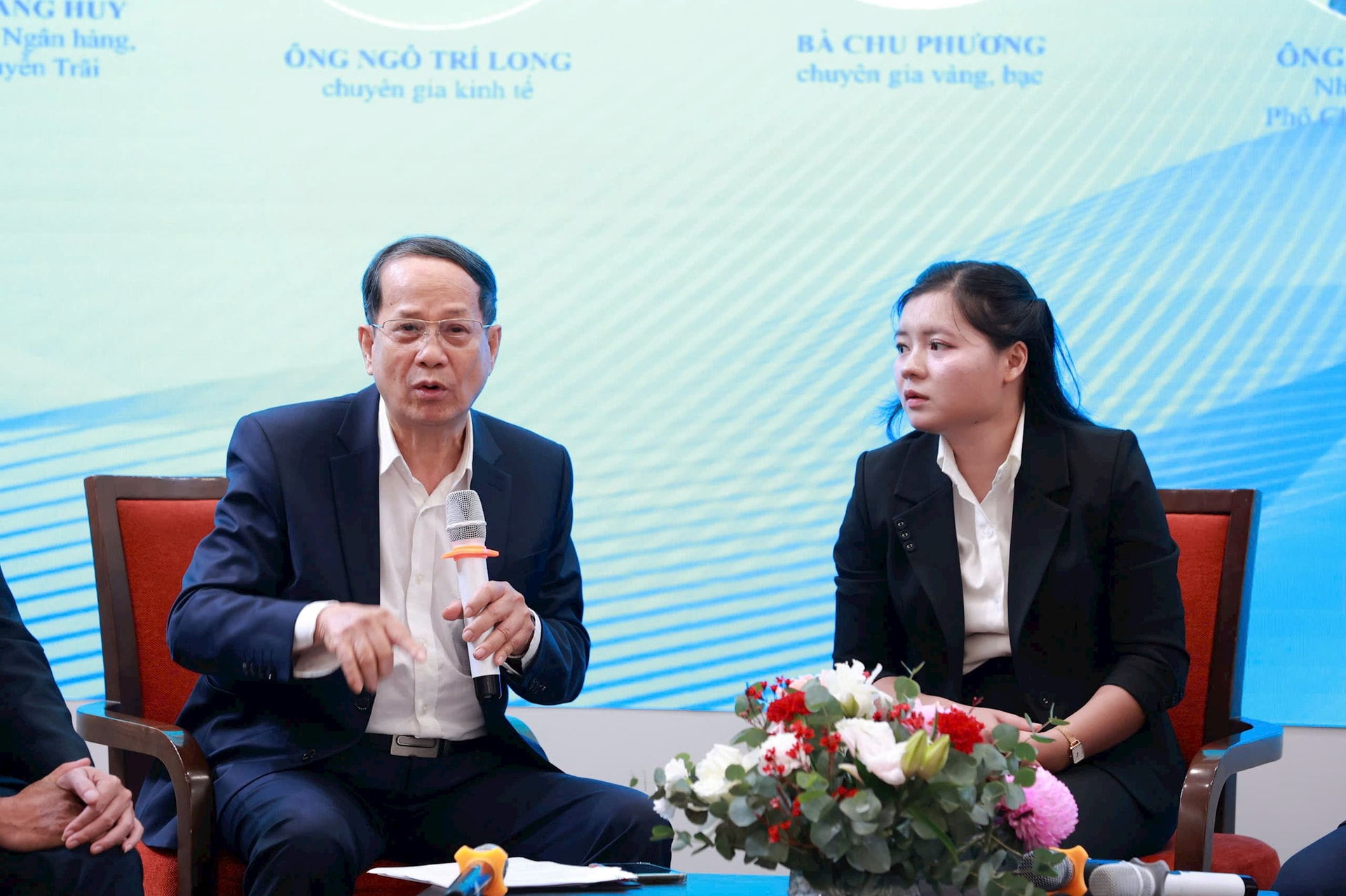PGS.TS Ngô Trí Long: “Ở các nước đều đánh thuế giao dịch vàng… tôi mong kỳ này Quốc hội sẽ thông qua và đưa vào thuế thu nhập cá nhân”- Ảnh 1. PGS.TS Ngô Trí Long: “Ở các nước đều đánh thuế giao dịch vàng… tôi mong kỳ này Quốc hội sẽ thông qua và đưa vào thuế thu nhập cá nhân”- Ảnh 1.