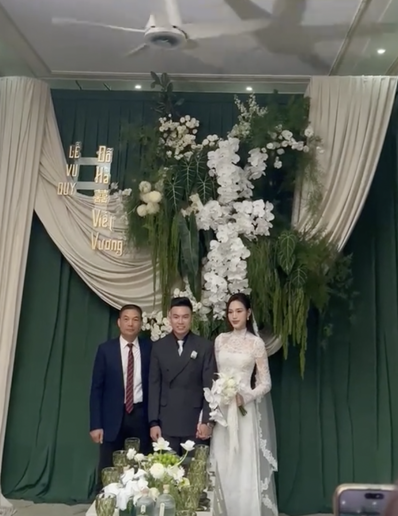 Phong thái bố chồng chủ tịch tập đoàn nghìn tỷ của Đỗ Hà được khen “hiếm có”- Ảnh 2. Phong thái bố chồng chủ tịch tập đoàn nghìn tỷ của Đỗ Hà được khen “hiếm có”- Ảnh 2.