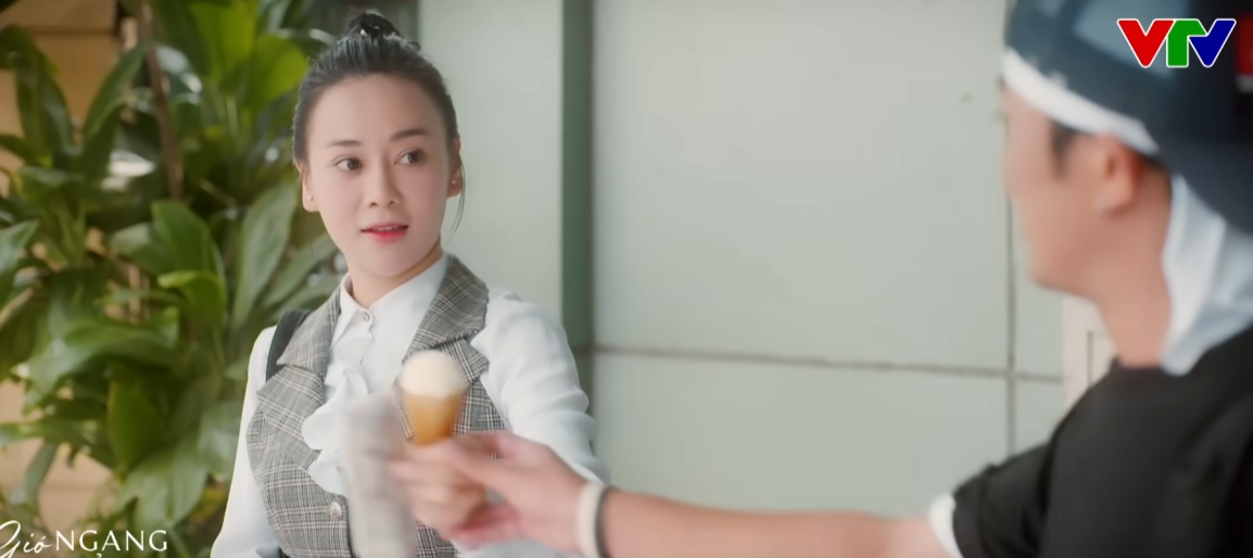 Nhan sắc Phương Oanh nay sao lạ quá, càng nhìn càng hoang mang Nhan sắc Phương Oanh nay sao lạ quá, càng nhìn càng hoang mang