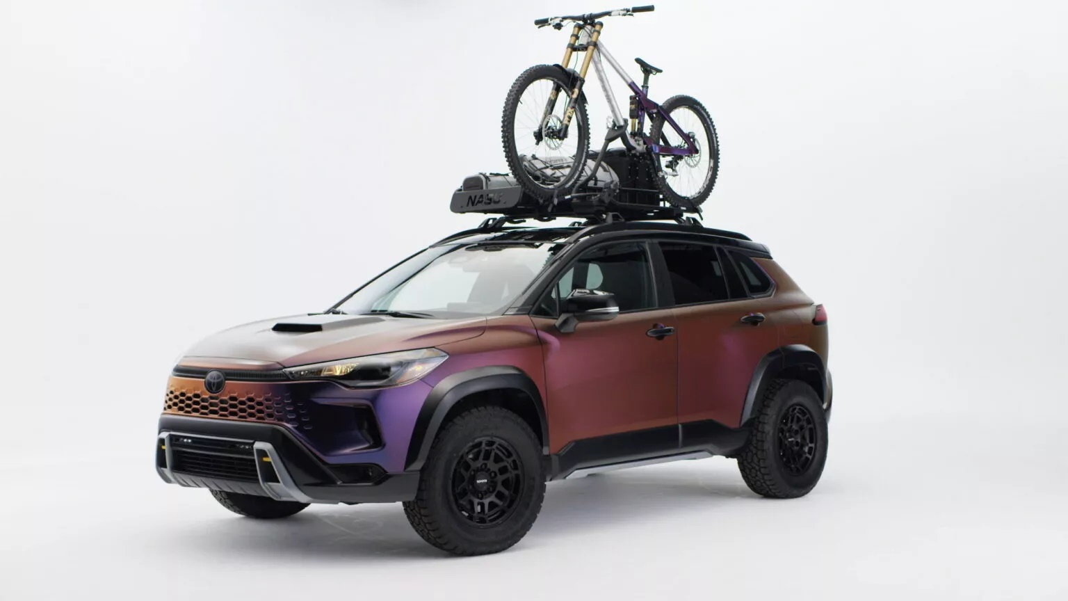 Toyota Corolla Cross bất ngờ thêm bản offroad: Gầm cao, lốp khủng, cốp thiết kế cực lạ, nhưng có chi tiết làm cho đẹp chứ không mấy tác dụng- Ảnh 2. Toyota Corolla Cross bất ngờ thêm bản offroad: Gầm cao, lốp khủng, cốp thiết kế cực lạ, nhưng có chi tiết làm cho đẹp chứ không mấy tác dụng- Ảnh 2.
