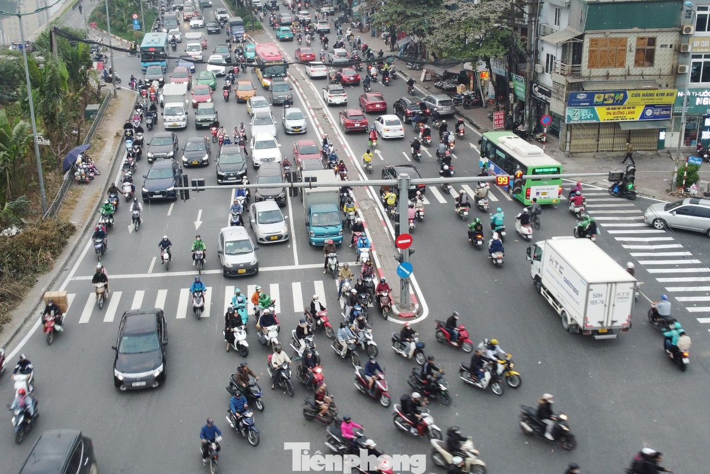 Thực trạng tại 4 'điểm đen' ùn tắc giao thông được Hà Nội ưu tiên xử lý- Ảnh 1. Thực trạng tại 4 'điểm đen' ùn tắc giao thông được Hà Nội ưu tiên xử lý- Ảnh 1.