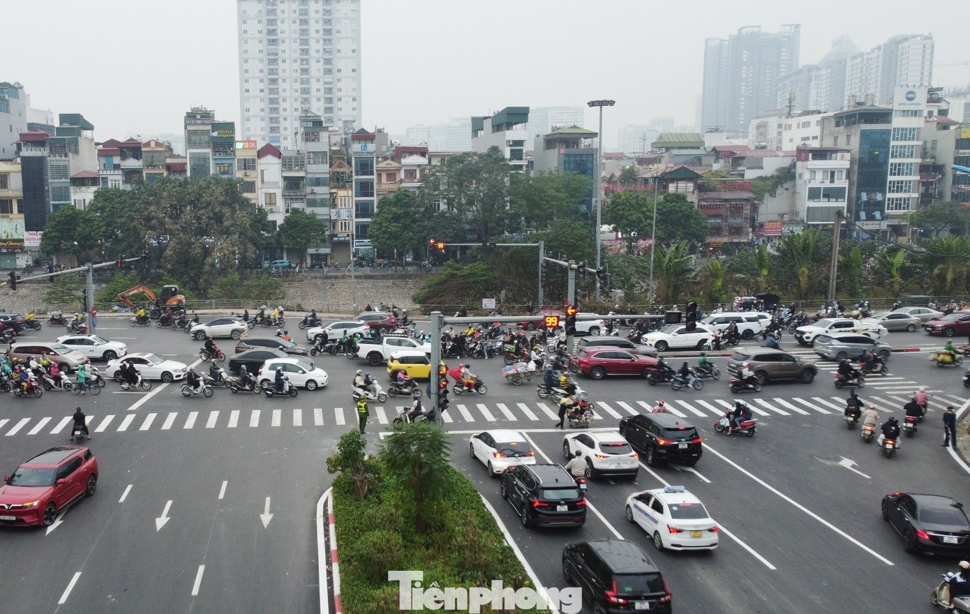 Thực trạng tại 4 'điểm đen' ùn tắc giao thông được Hà Nội ưu tiên xử lý- Ảnh 2. Thực trạng tại 4 'điểm đen' ùn tắc giao thông được Hà Nội ưu tiên xử lý- Ảnh 2.