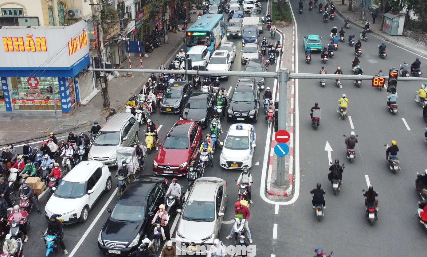 Thực trạng tại 4 'điểm đen' ùn tắc giao thông được Hà Nội ưu tiên xử lý- Ảnh 3. Thực trạng tại 4 'điểm đen' ùn tắc giao thông được Hà Nội ưu tiên xử lý- Ảnh 3.