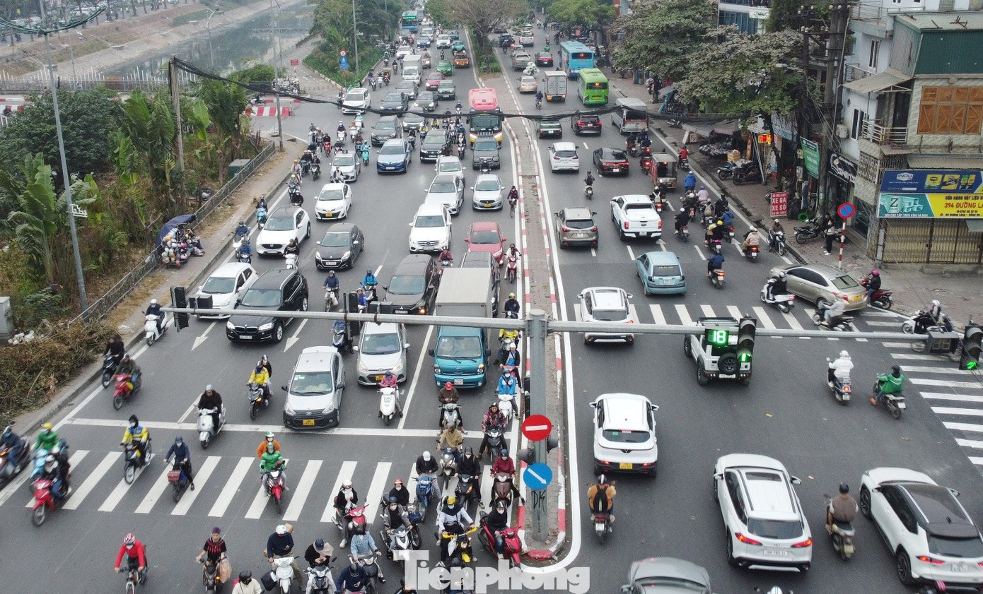 Thực trạng tại 4 'điểm đen' ùn tắc giao thông được Hà Nội ưu tiên xử lý- Ảnh 4. Thực trạng tại 4 'điểm đen' ùn tắc giao thông được Hà Nội ưu tiên xử lý- Ảnh 4.