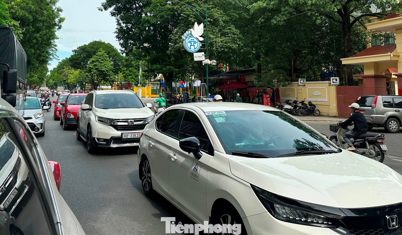 Thực trạng tại 4 'điểm đen' ùn tắc giao thông được Hà Nội ưu tiên xử lý- Ảnh 7. Thực trạng tại 4 'điểm đen' ùn tắc giao thông được Hà Nội ưu tiên xử lý- Ảnh 7.