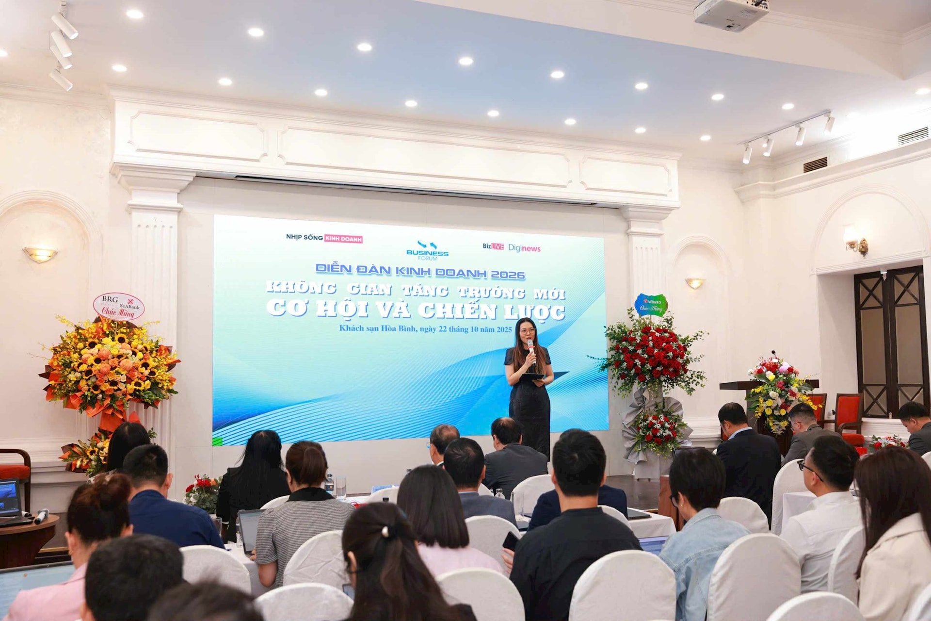 Chứng khoán, bất động sản, vàng, bạc, phân bổ đầu tư ra sao?- Ảnh 2.