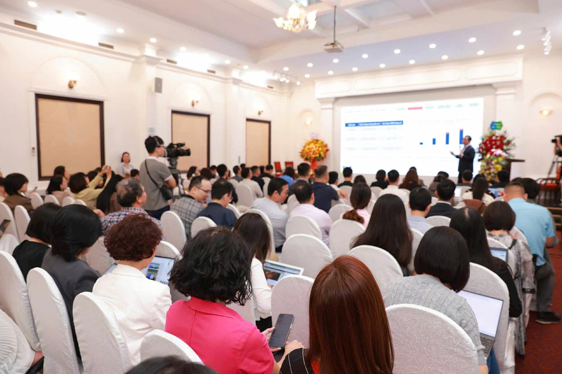 Chứng khoán, bất động sản, vàng, bạc, phân bổ đầu tư ra sao?- Ảnh 2. Chứng khoán, bất động sản, vàng, bạc, phân bổ đầu tư ra sao?- Ảnh 2.