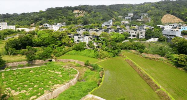 24 gia đình trung lưu góp 554 tỷ đồng mua 8.000m2 đất hoang xây làng "biệt phủ" để nghỉ hưu: Sau 10 năm, giá nhà tăng chóng mặt nhưng không ai muốn bán- Ảnh 2. 24 gia đình trung lưu góp 554 tỷ đồng mua 8.000m2 đất hoang xây làng "biệt phủ" để nghỉ hưu: Sau 10 năm, giá nhà tăng chóng mặt nhưng không ai muốn bán- Ảnh 2.