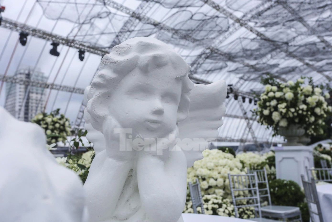 Bên trong rạp cưới mái vòm 3.000 m2 được nhà chồng Đỗ Thị Hà dựng bên bờ sông Nhật Lệ- Ảnh 11.