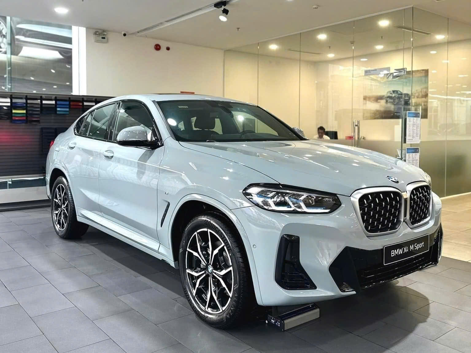 Bộ đôi BMW X4 và 5 Series giảm giá đến 480 triệu đồng tại đại lý, tiền dư ra đủ mua thêm Hyundai Grand i10 bản cao nhất- Ảnh 1.