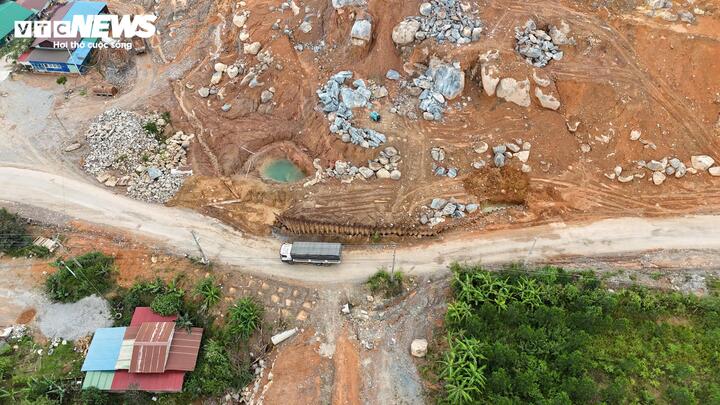 Dự án nâng cấp quốc lộ 28B thi công ì ạch, Chủ tịch tỉnh Lâm Đồng chỉ đạo 'nóng'- Ảnh 2. Dự án nâng cấp quốc lộ 28B thi công ì ạch, Chủ tịch tỉnh Lâm Đồng chỉ đạo 'nóng'- Ảnh 2.