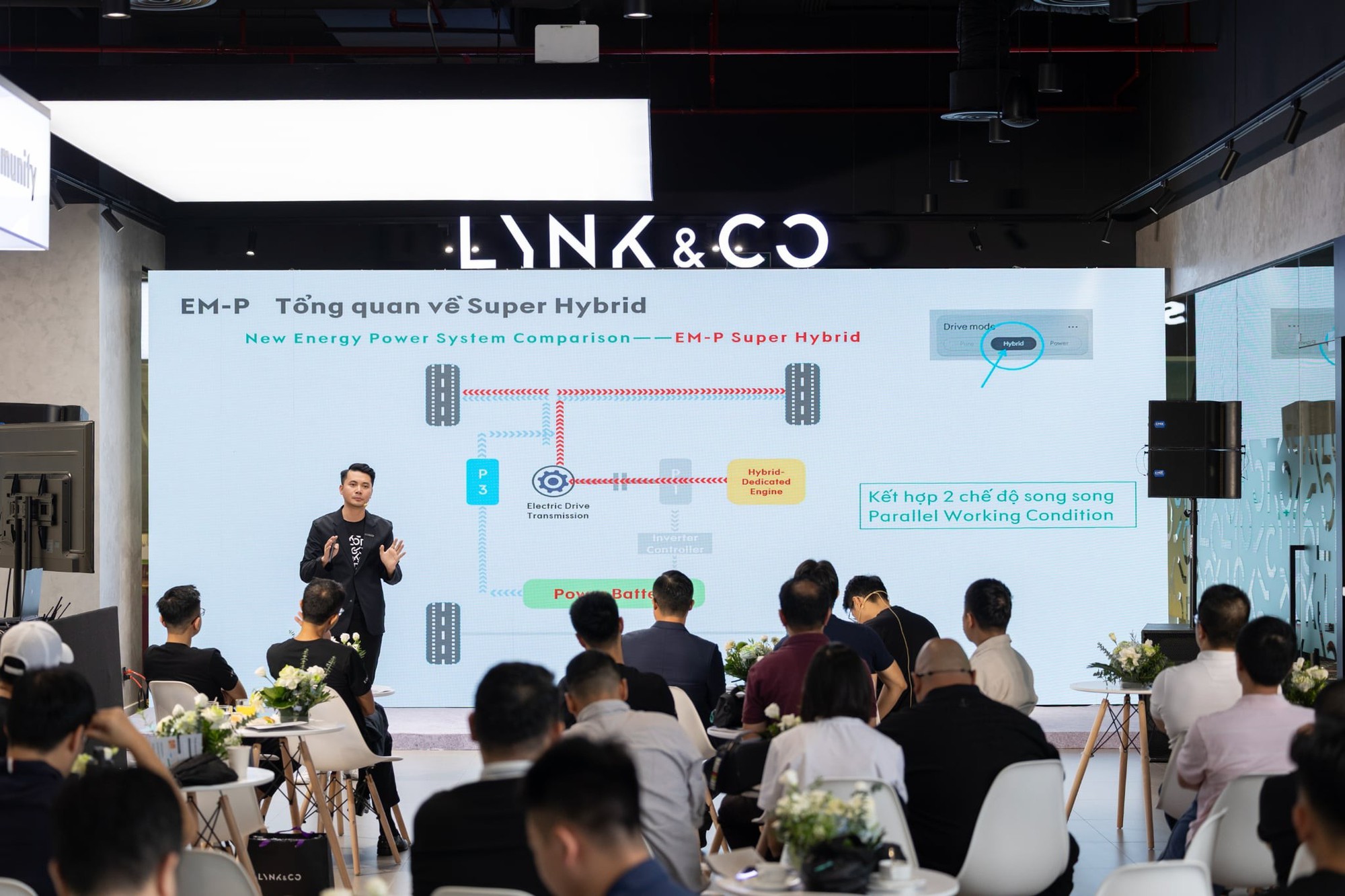 Lynk & Co 08 sắp ra mắt và câu hỏi: Món mới đủ vị khác biệt trong “bữa tiệc” PHEV tại Việt Nam?- Ảnh 5. Lynk & Co 08 sắp ra mắt và câu hỏi: Món mới đủ vị khác biệt trong “bữa tiệc” PHEV tại Việt Nam?- Ảnh 5.