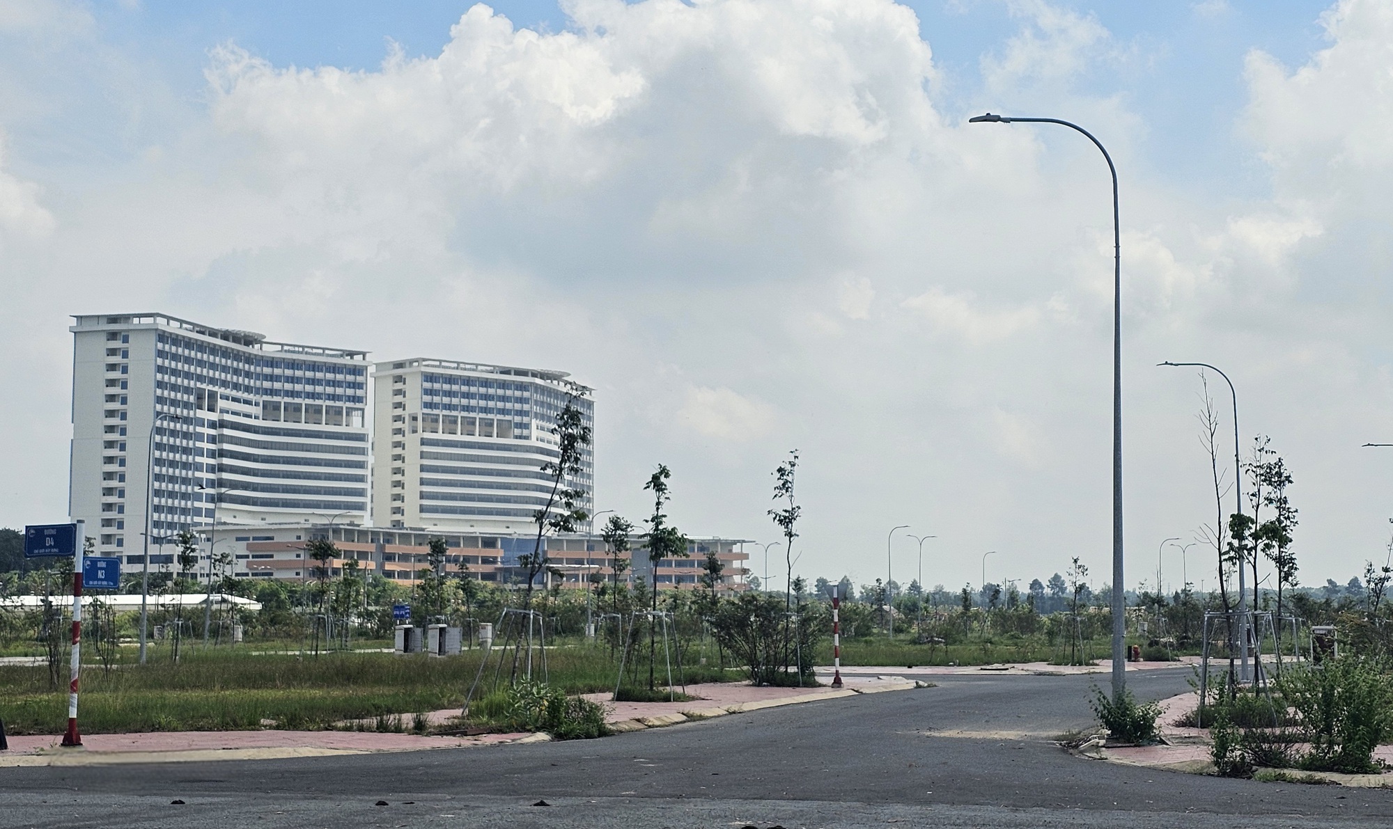 Lãnh đạo TP HCM chỉ đạo liên quan việc cấp sổ cho người dân khu tái định cư bệnh viện 1.500 giường- Ảnh 1. Lãnh đạo TP HCM chỉ đạo liên quan việc cấp sổ cho người dân khu tái định cư bệnh viện 1.500 giường- Ảnh 1.