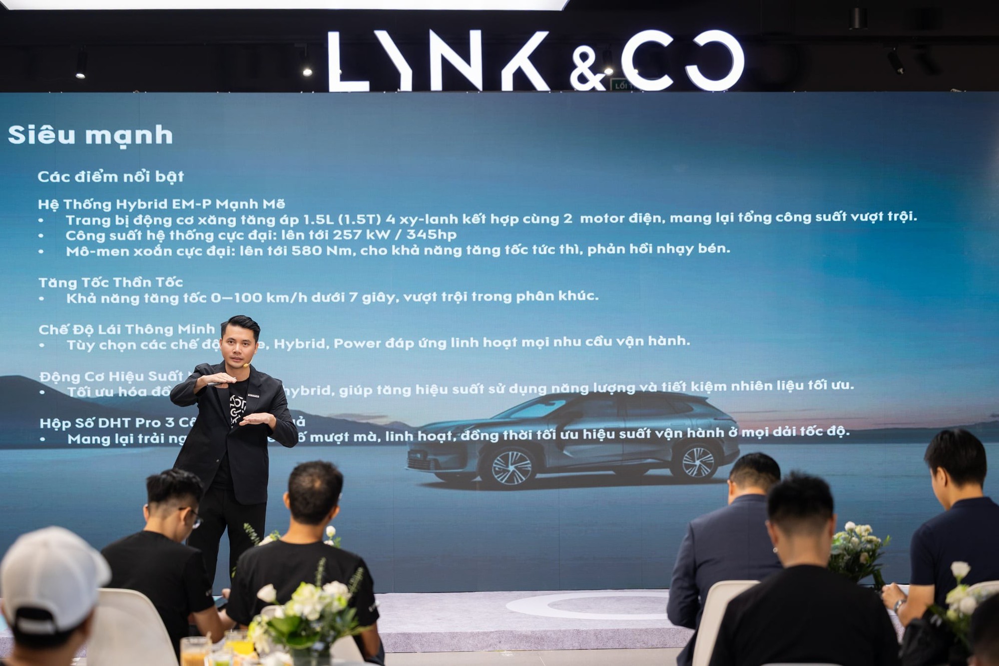 Lynk & Co 08 sắp ra mắt và câu hỏi: Món mới đủ vị khác biệt trong “bữa tiệc” PHEV tại Việt Nam?- Ảnh 4. Lynk & Co 08 sắp ra mắt và câu hỏi: Món mới đủ vị khác biệt trong “bữa tiệc” PHEV tại Việt Nam?- Ảnh 4.