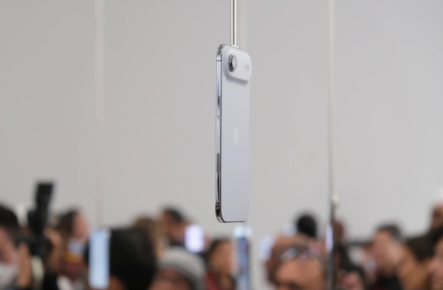 Apple sắp phải dừng sản xuất iPhone Air vì ít người mua: Thiết kế 'mỏng nhẹ' thất bại trước tính thực dụng- Ảnh 3. Apple sắp phải dừng sản xuất iPhone Air vì ít người mua: Thiết kế 'mỏng nhẹ' thất bại trước tính thực dụng- Ảnh 3.