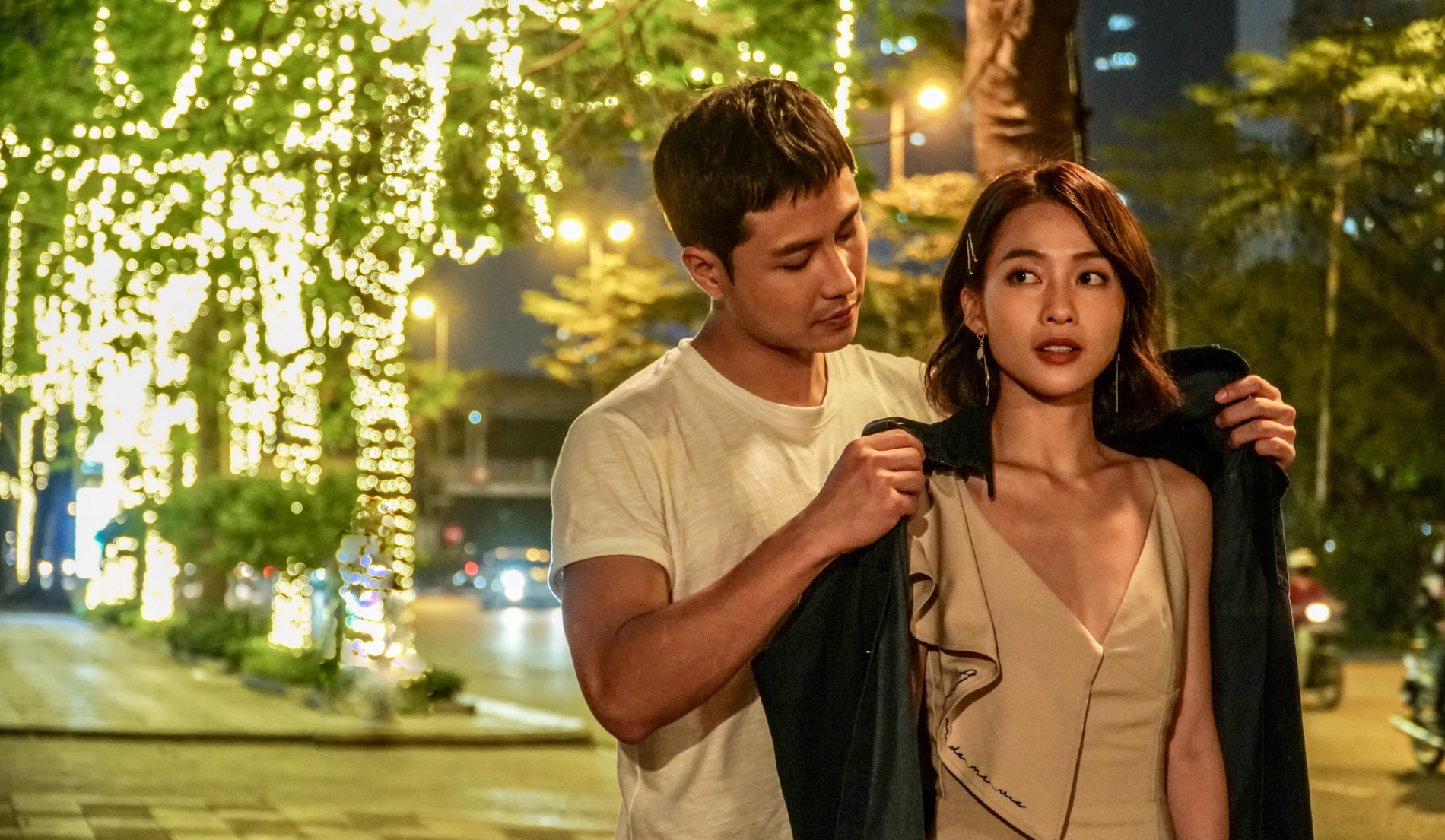 Việt Nam có đúng 1 mỹ nhân càng lên cân càng đẹp: Nhan sắc bén đứt tay, nhìn xuống body mà ngộp thở- Ảnh 7. Việt Nam có đúng 1 mỹ nhân càng lên cân càng đẹp: Nhan sắc bén đứt tay, nhìn xuống body mà ngộp thở- Ảnh 7.