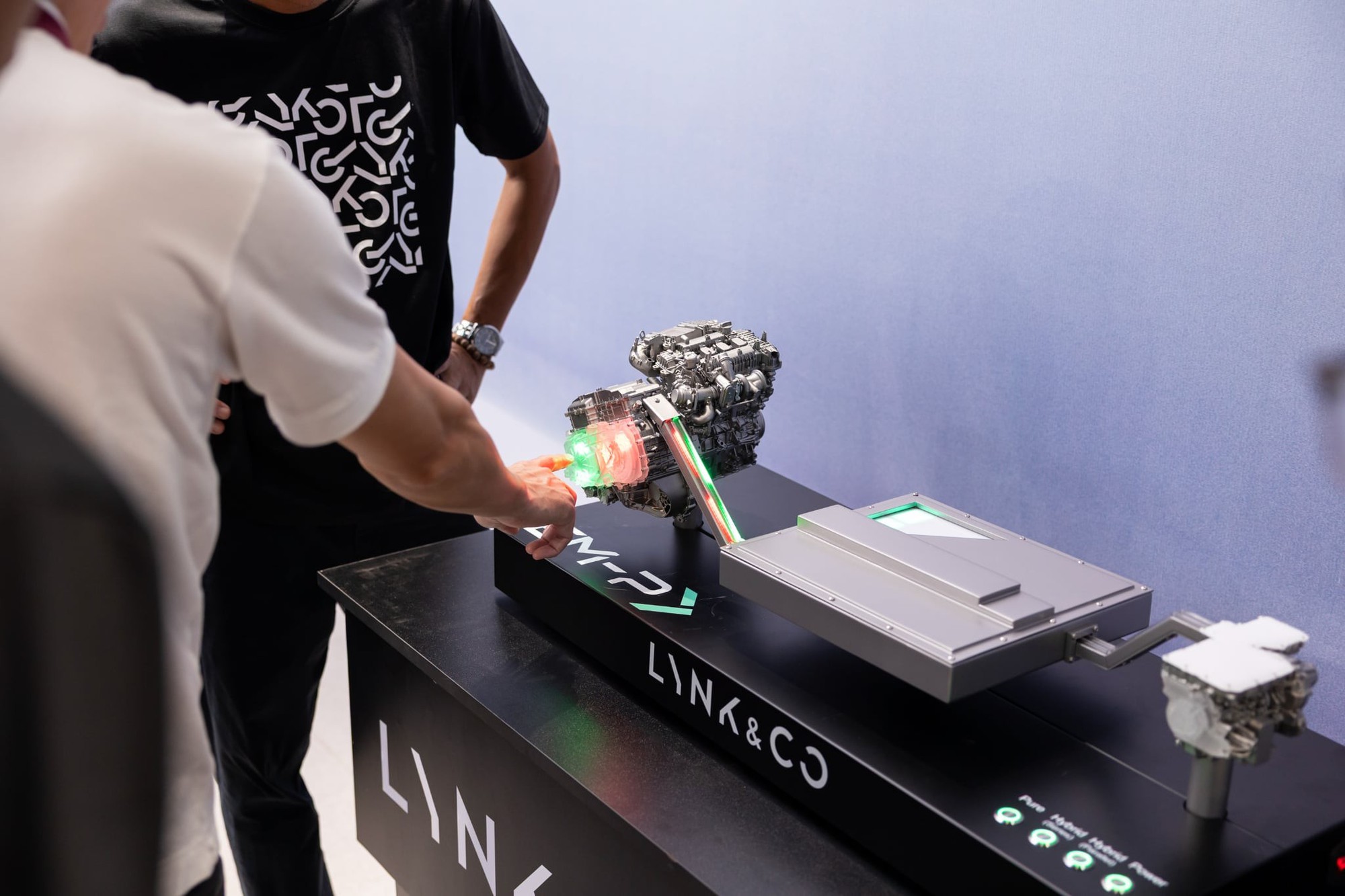 Lynk & Co 08 sắp ra mắt và câu hỏi: Món mới đủ vị khác biệt trong “bữa tiệc” PHEV tại Việt Nam?- Ảnh 2. Lynk & Co 08 sắp ra mắt và câu hỏi: Món mới đủ vị khác biệt trong “bữa tiệc” PHEV tại Việt Nam?- Ảnh 2.