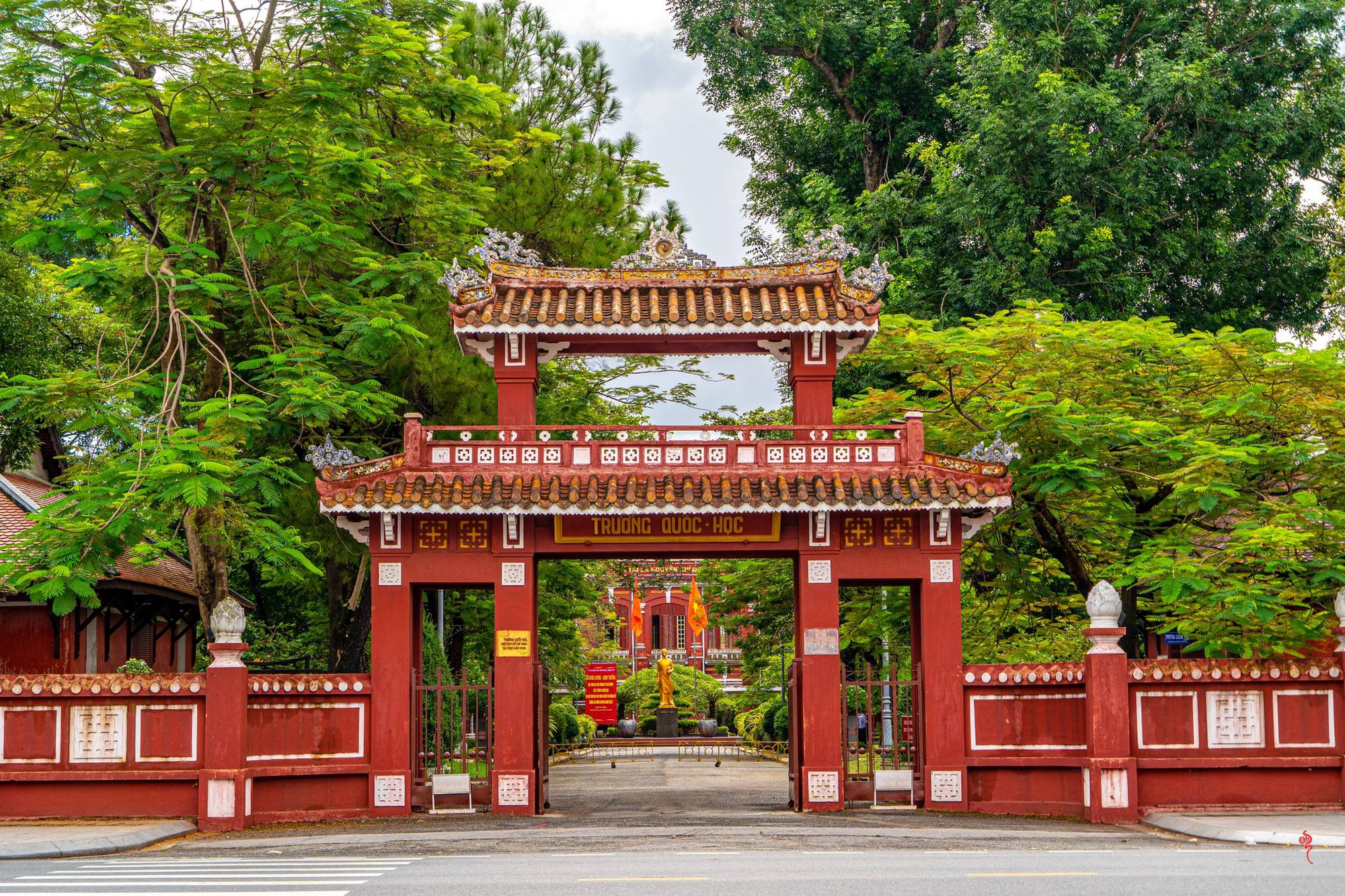 Đi đâu để tìm ngôi trường đỉnh cỡ này: Lập kỷ lục 8 lần đón cầu truyền hình, 3 lần vô địch Olympia, kiến trúc đẹp tựa châu Âu!- Ảnh 3. Đi đâu để tìm ngôi trường đỉnh cỡ này: Lập kỷ lục 8 lần đón cầu truyền hình, 3 lần vô địch Olympia, kiến trúc đẹp tựa châu Âu!- Ảnh 3.