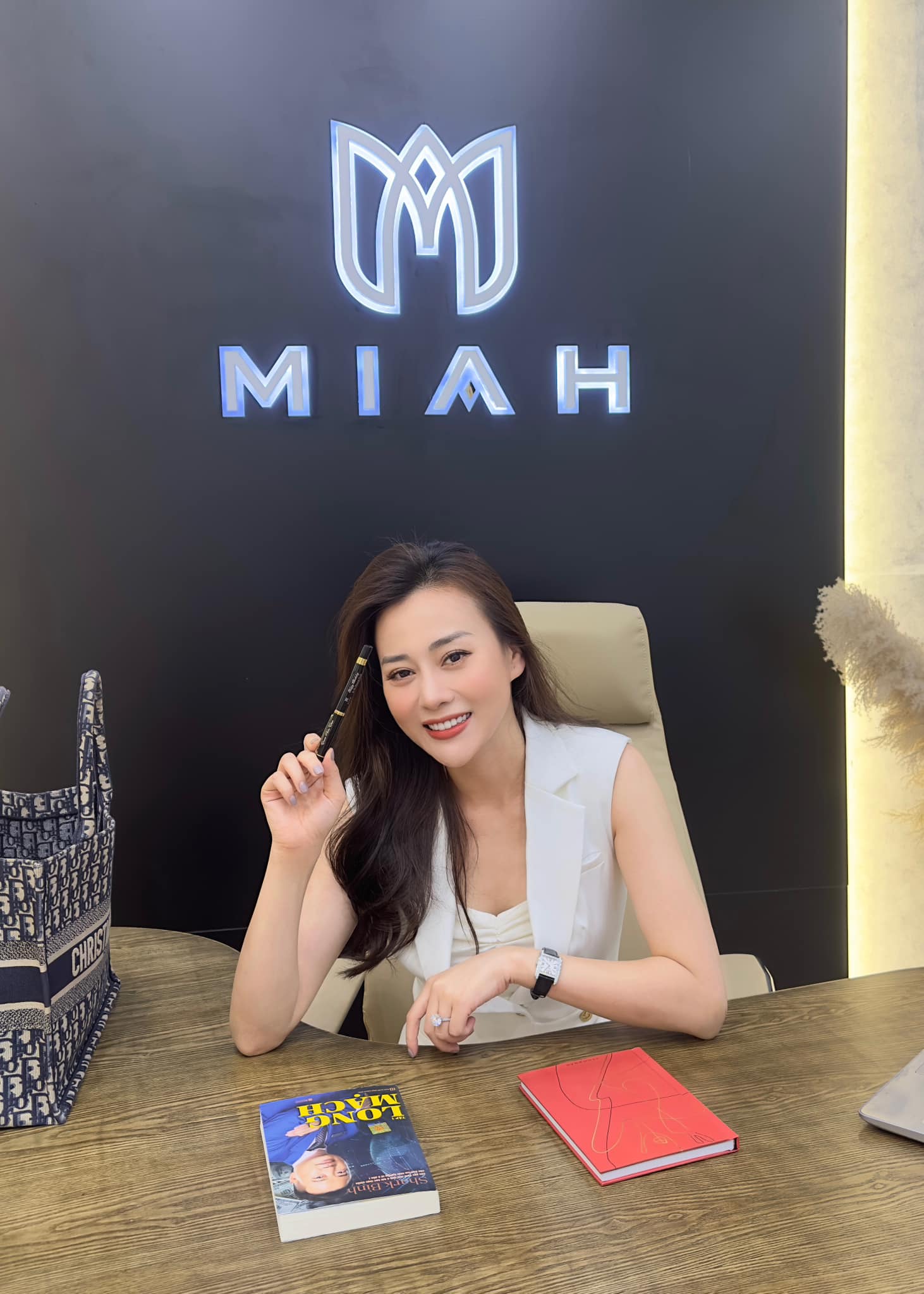 Vấn đề kinh doanh của Phương Oanh ở hiện tại- Ảnh 1. Vấn đề kinh doanh của Phương Oanh ở hiện tại- Ảnh 1.