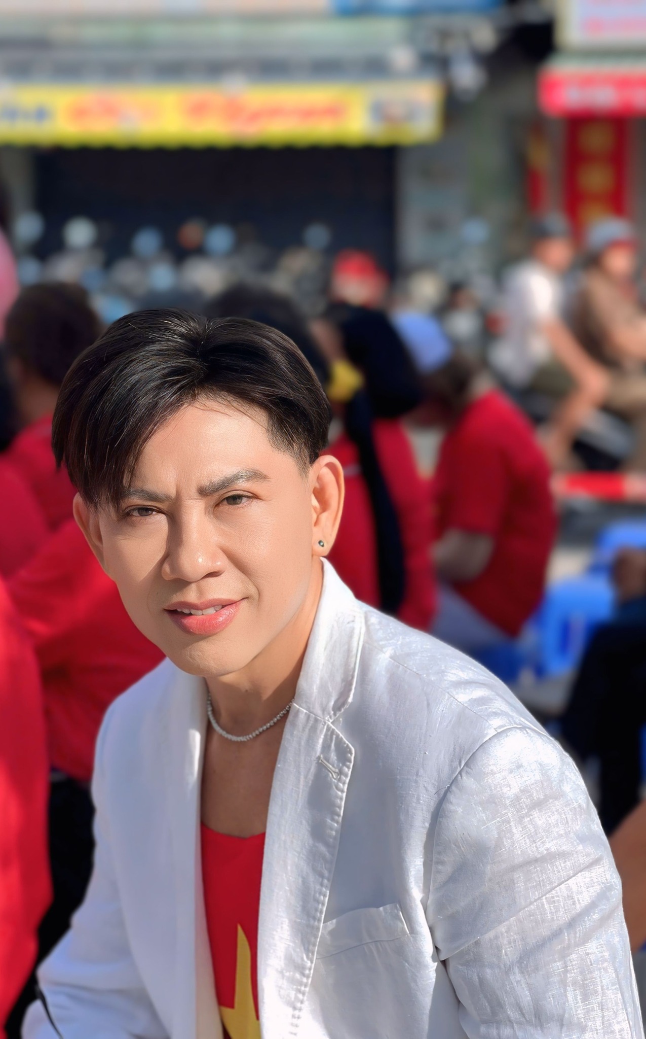 Ngoại hình nam ca sĩ U60 mới công khai bạn gái, thần thái trẻ trung hiếm thấy- Ảnh 1. Ngoại hình nam ca sĩ U60 mới công khai bạn gái, thần thái trẻ trung hiếm thấy- Ảnh 1.