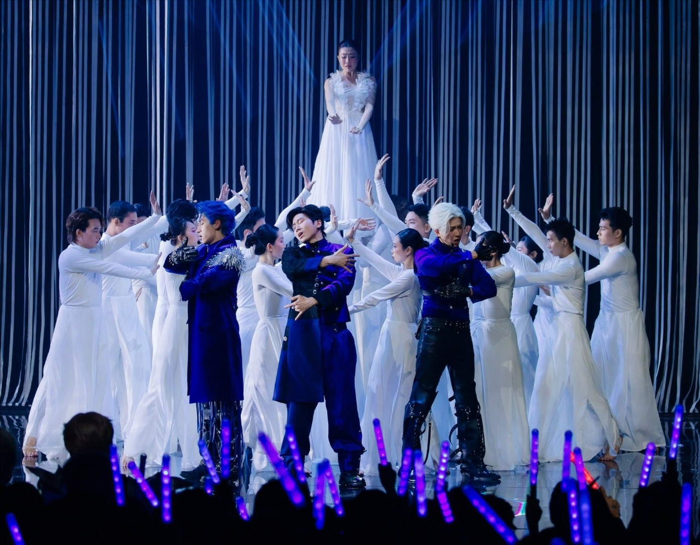 Ai đang hưởng lợi nhiều nhất ở show Anh trai?- Ảnh 3. Ai đang hưởng lợi nhiều nhất ở show Anh trai?- Ảnh 3.