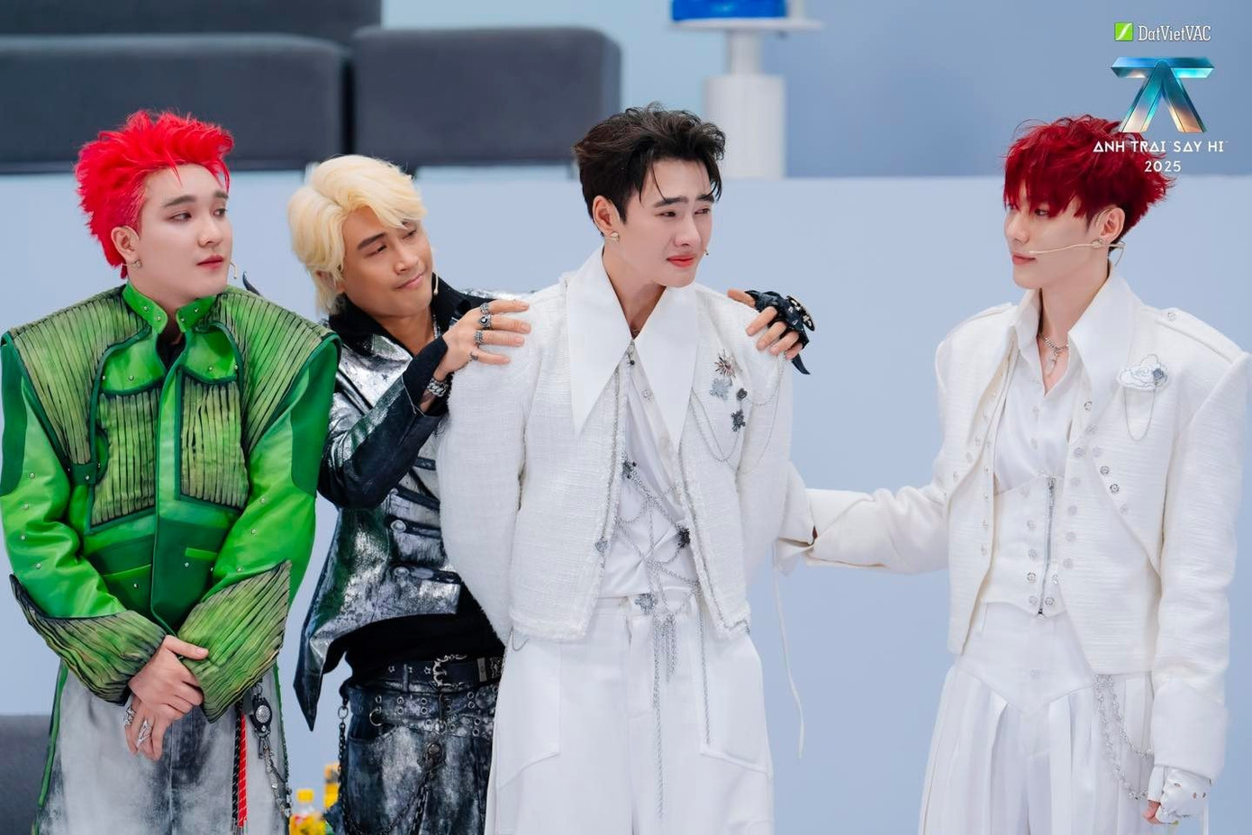 Ai đang hưởng lợi nhiều nhất ở show Anh trai?- Ảnh 2. Ai đang hưởng lợi nhiều nhất ở show Anh trai?- Ảnh 2.