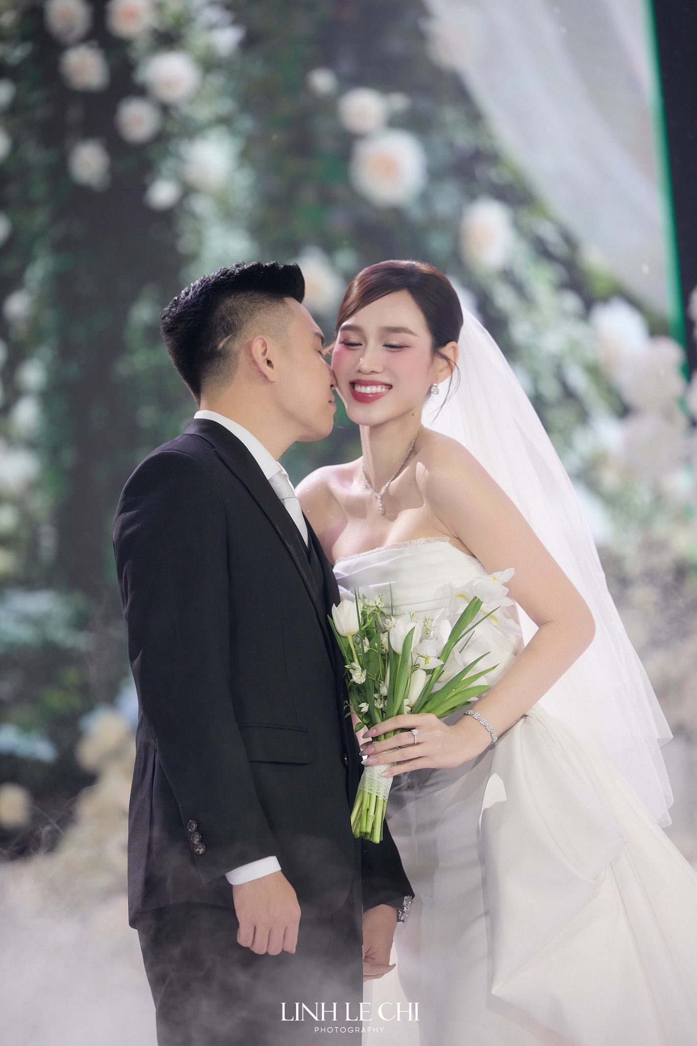 1 thứ "đắt nhất thế giới" xuất hiện trong lễ cưới Hoa hậu Đỗ Hà và thiếu gia tập đoàn Sơn Hải- Ảnh 5. 1 thứ "đắt nhất thế giới" xuất hiện trong lễ cưới Hoa hậu Đỗ Hà và thiếu gia tập đoàn Sơn Hải- Ảnh 5.