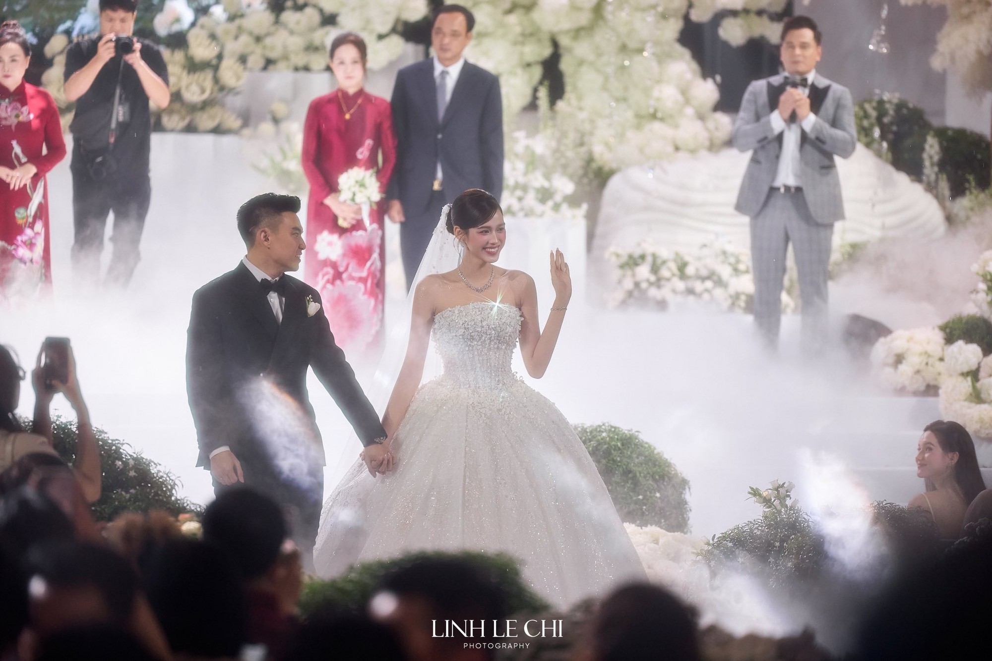 1 thứ "đắt nhất thế giới" xuất hiện trong lễ cưới Hoa hậu Đỗ Hà và thiếu gia tập đoàn Sơn Hải- Ảnh 8. 1 thứ "đắt nhất thế giới" xuất hiện trong lễ cưới Hoa hậu Đỗ Hà và thiếu gia tập đoàn Sơn Hải- Ảnh 8.